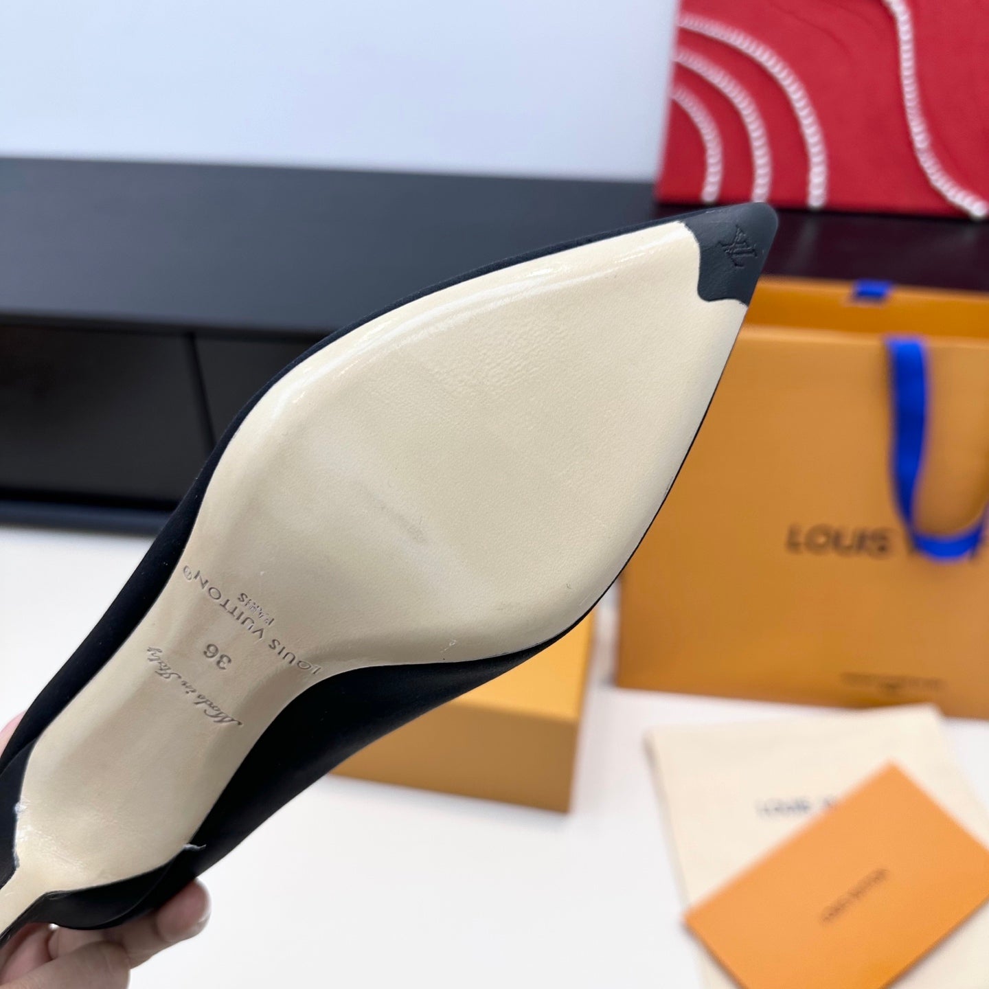 LV 26s  Pointed-Toe High Heels 75 Black Premium Satin 622453