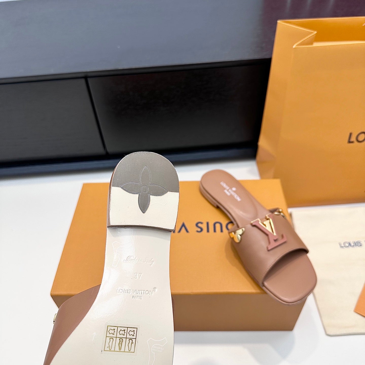 LV 26s V-Buck Sandals Light Brown Calfskin 622395