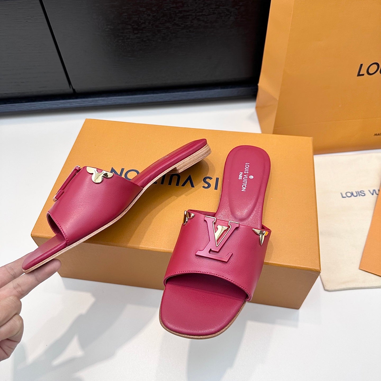LV 26s V-Buck Sandals Deep Pink Calfskin 622407