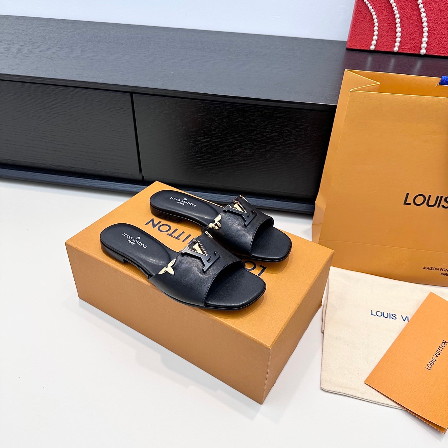 LV 26s V-Buck Sandals Black Calfskin 622409