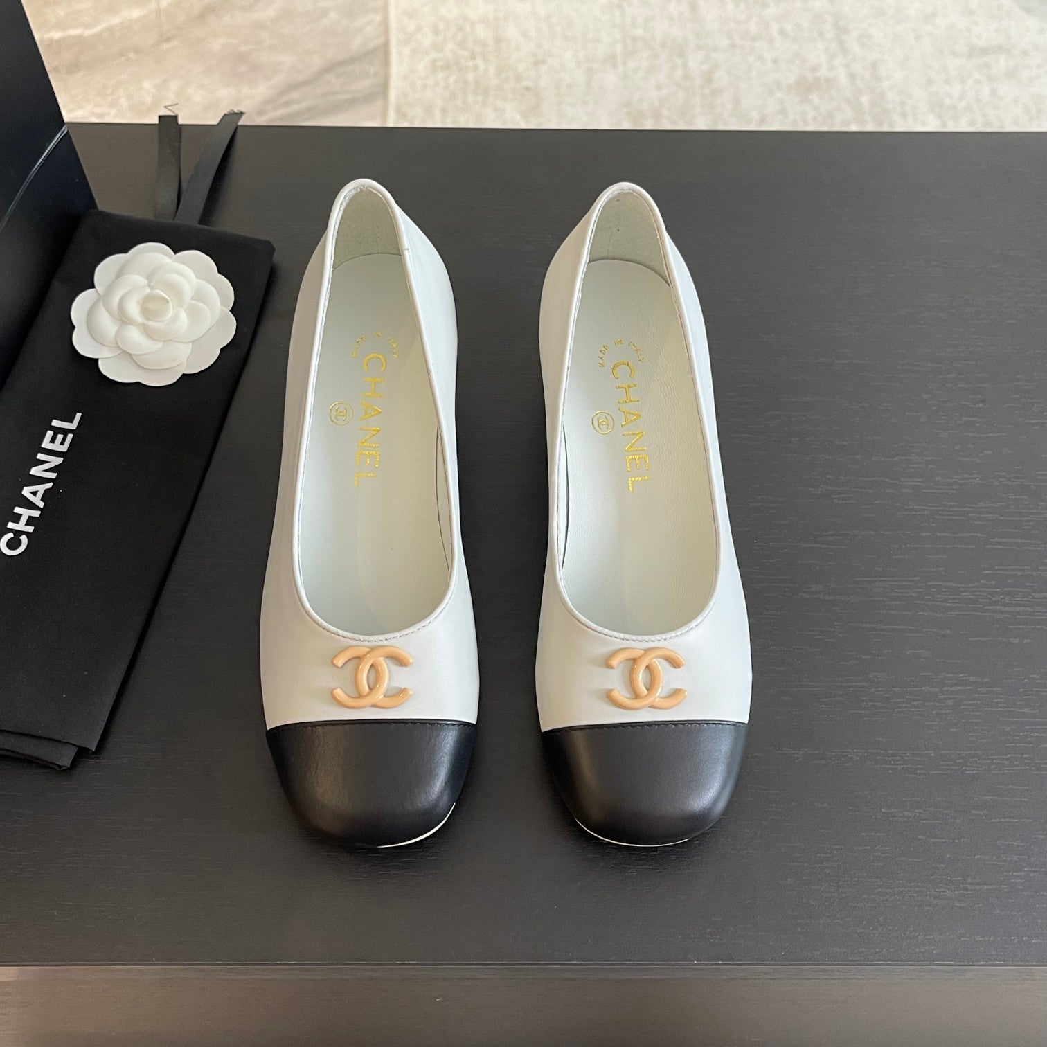 cc pump 50 white black calfskin
