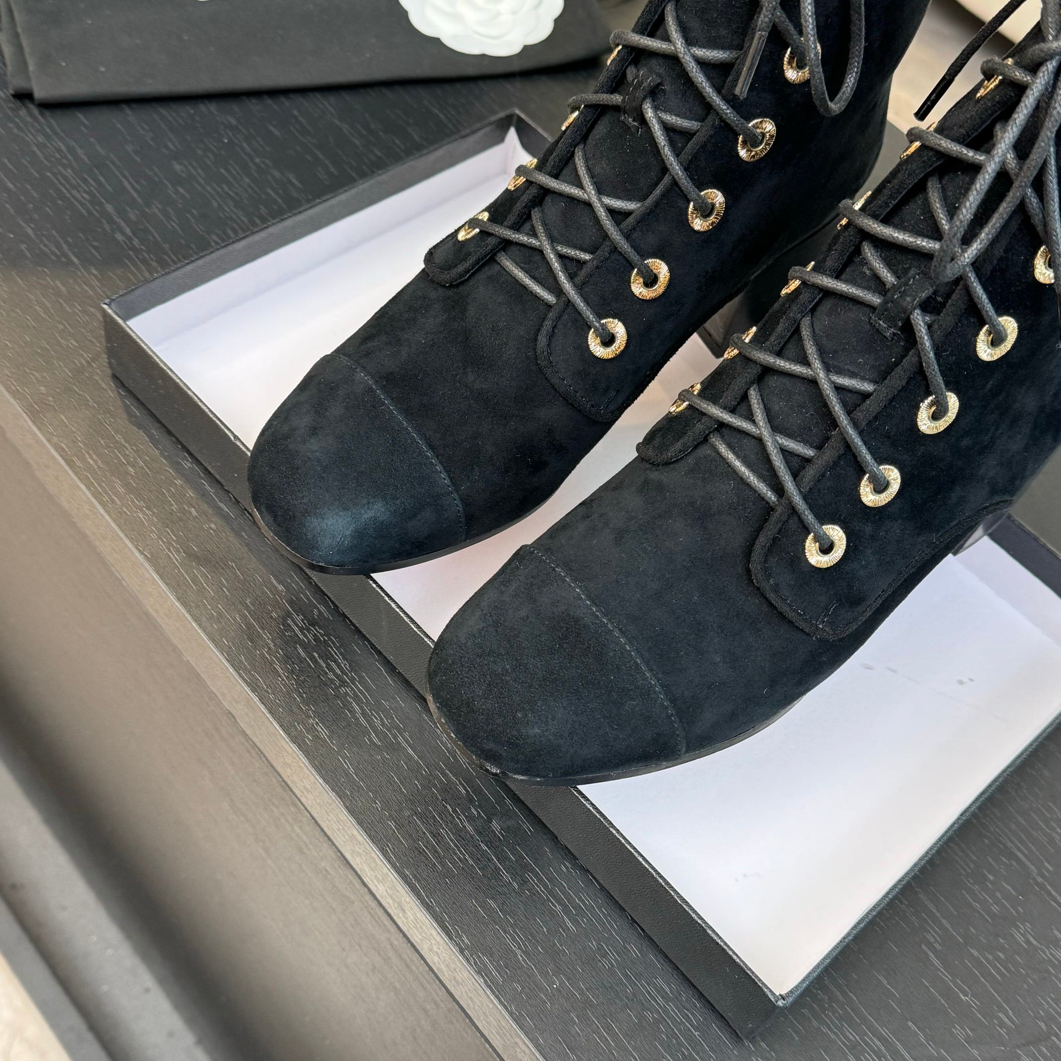 CC LACE-UP SHORT BOOTS IN BLACK SUEDE