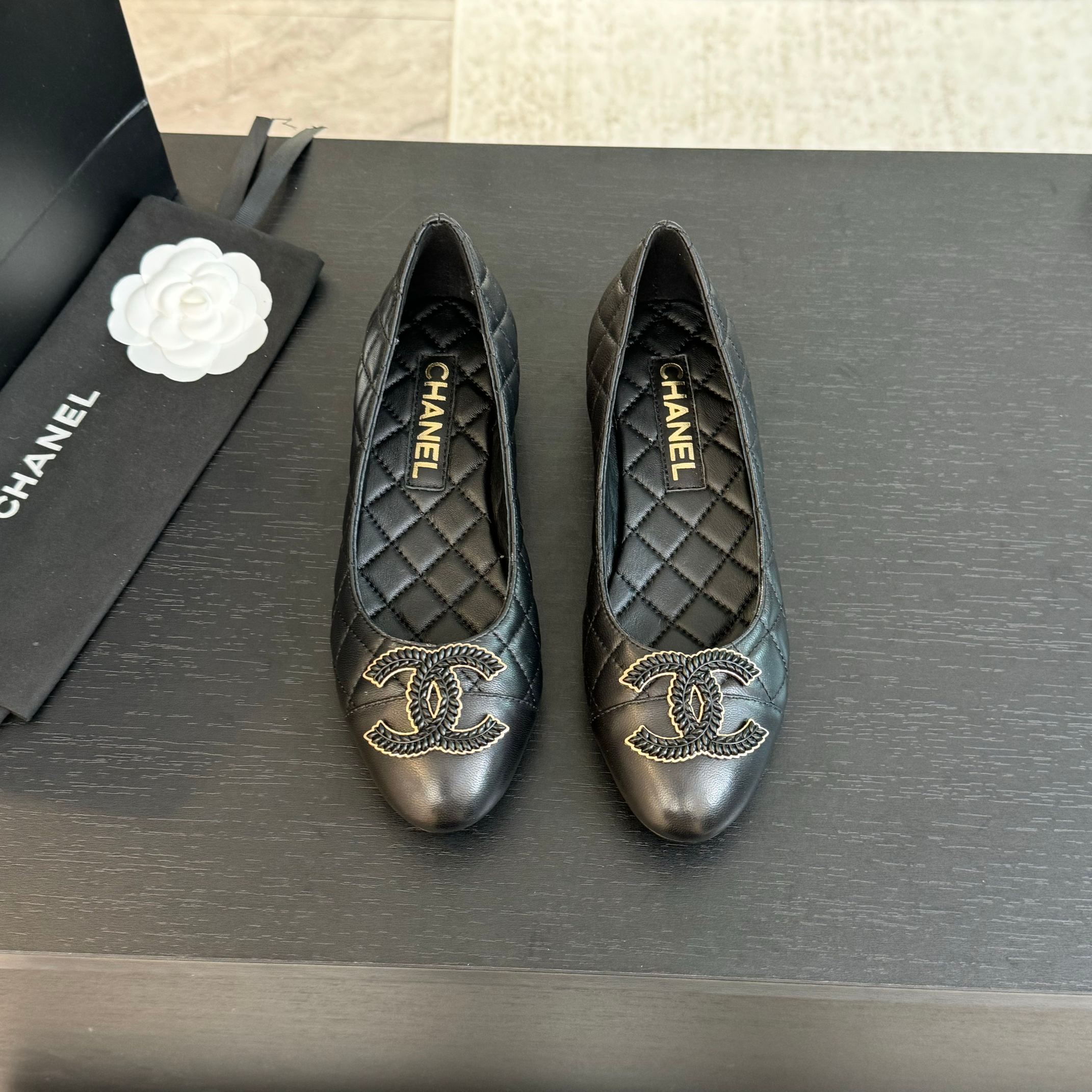 ballet flat black quilted lambskin large black cc logo