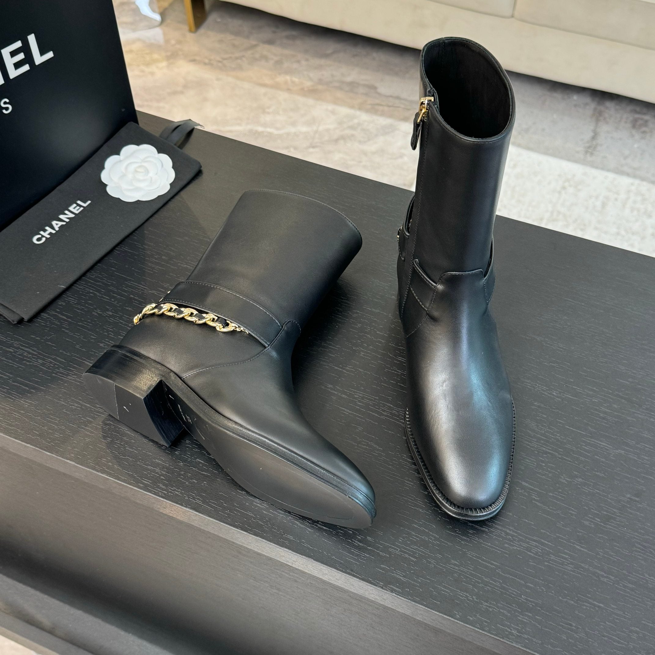 CC Short Boots 30mm Plain Black Chain Cowhide