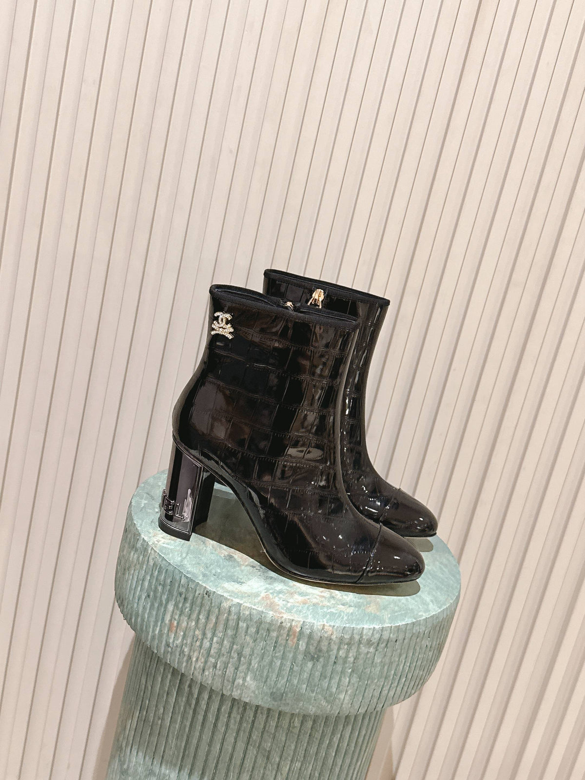 CC high-heeled ankle boots black patent calfskin 532831