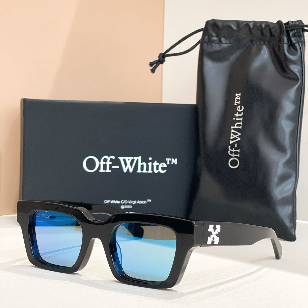 Off-white Sunglasses 666694