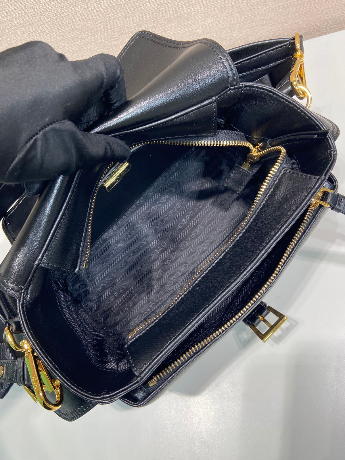 PRA Shoulder Bag Black Sheepskin 341130