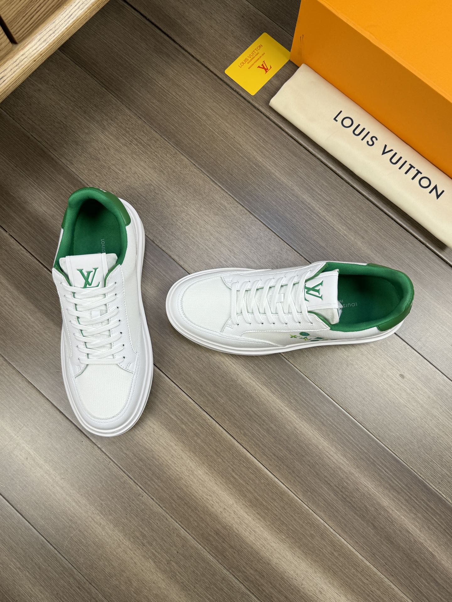 LV TRAINER SNEAKER WHITE MIX GREEN CALFSKIN AND BREATHABLE FABRIC