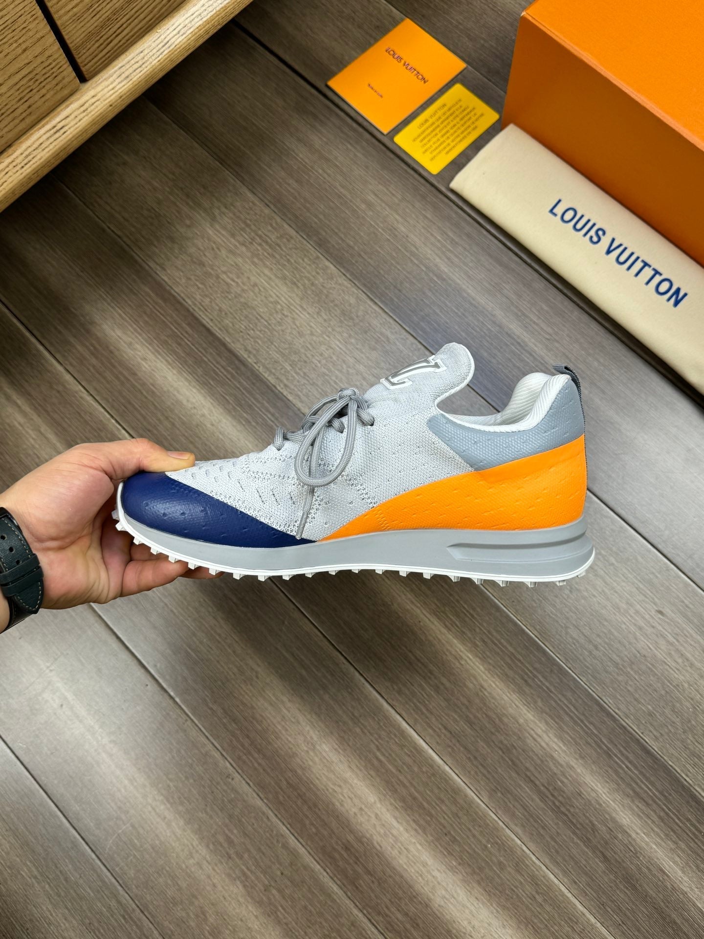 SNEAKERS IN GREY MESH BREATHABLE FABRIC AND BLUE MIX ORANGE CALFSKIN
