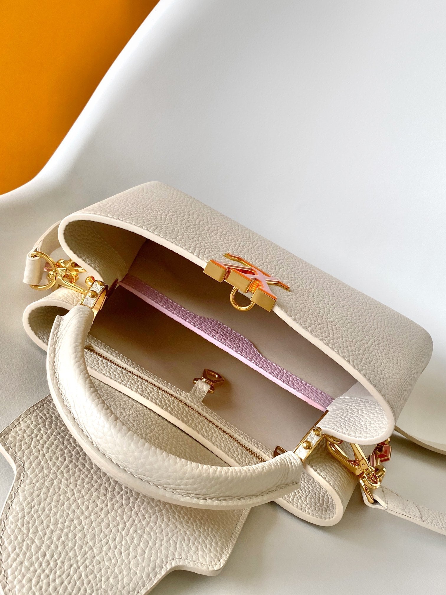 Capucines BB 21cm Bag White Cowhide 251662
