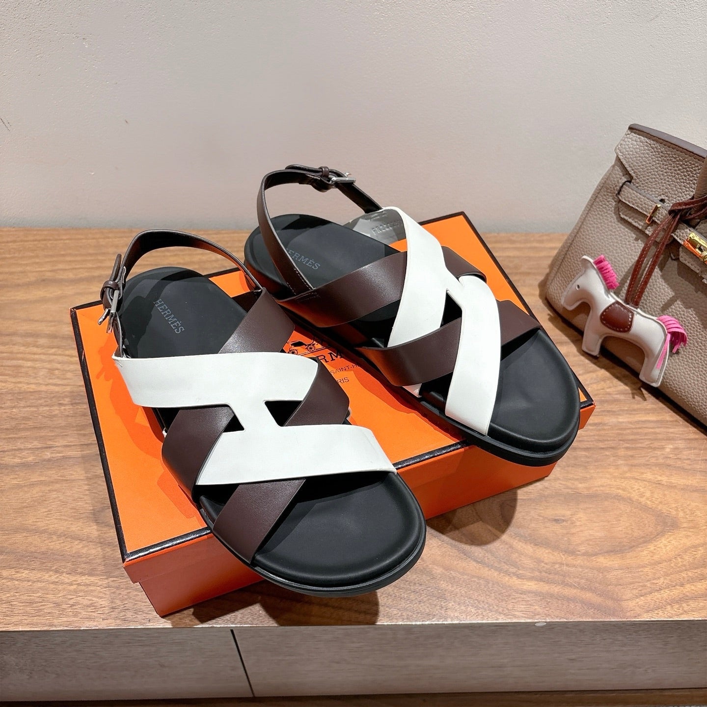 HM 25 Heracles Sandal White Burgundy Calfskin