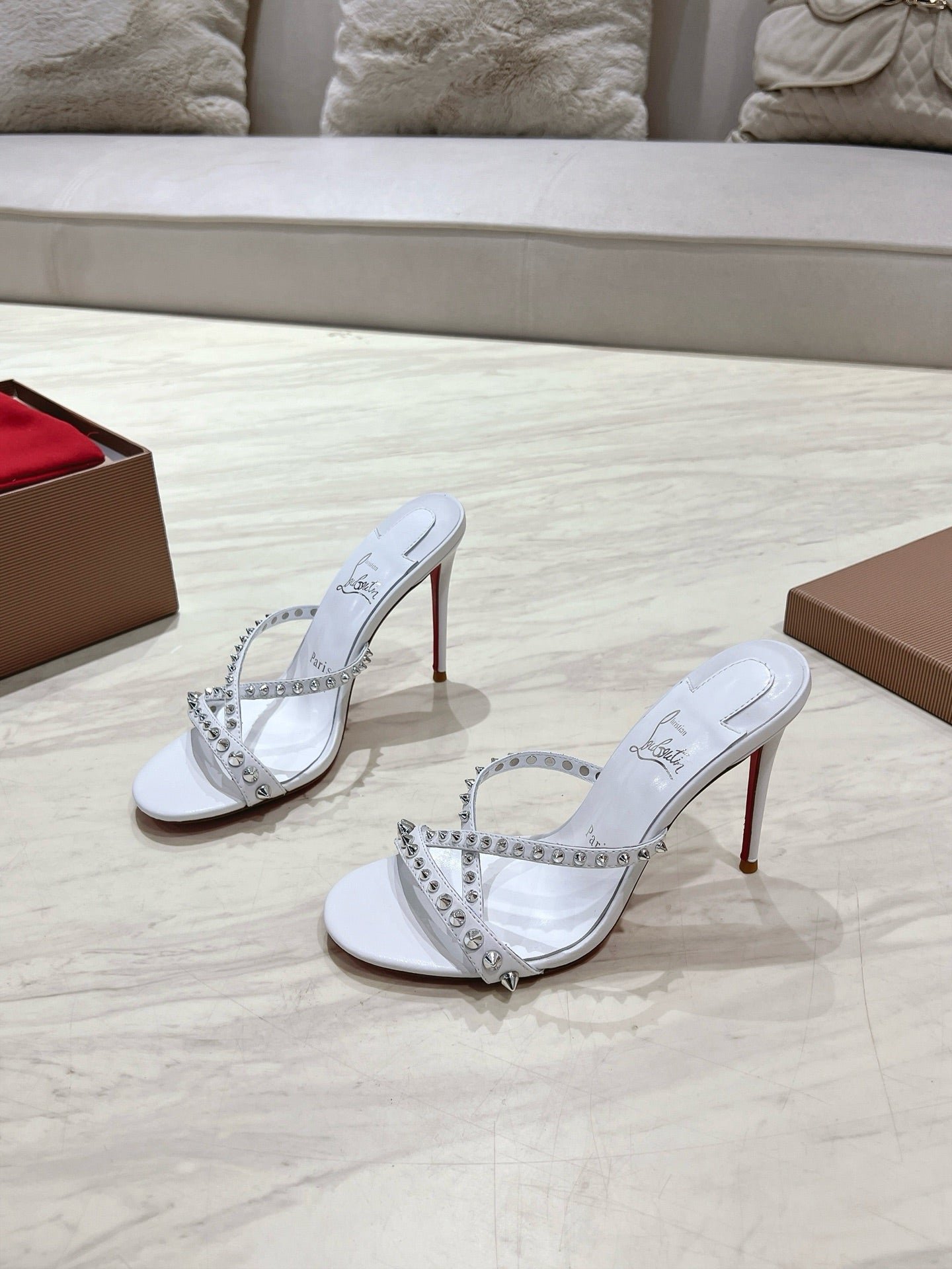 CL 25 Cross-Strap Slippers White Gloss Calf Patent Leather Rivets 314923