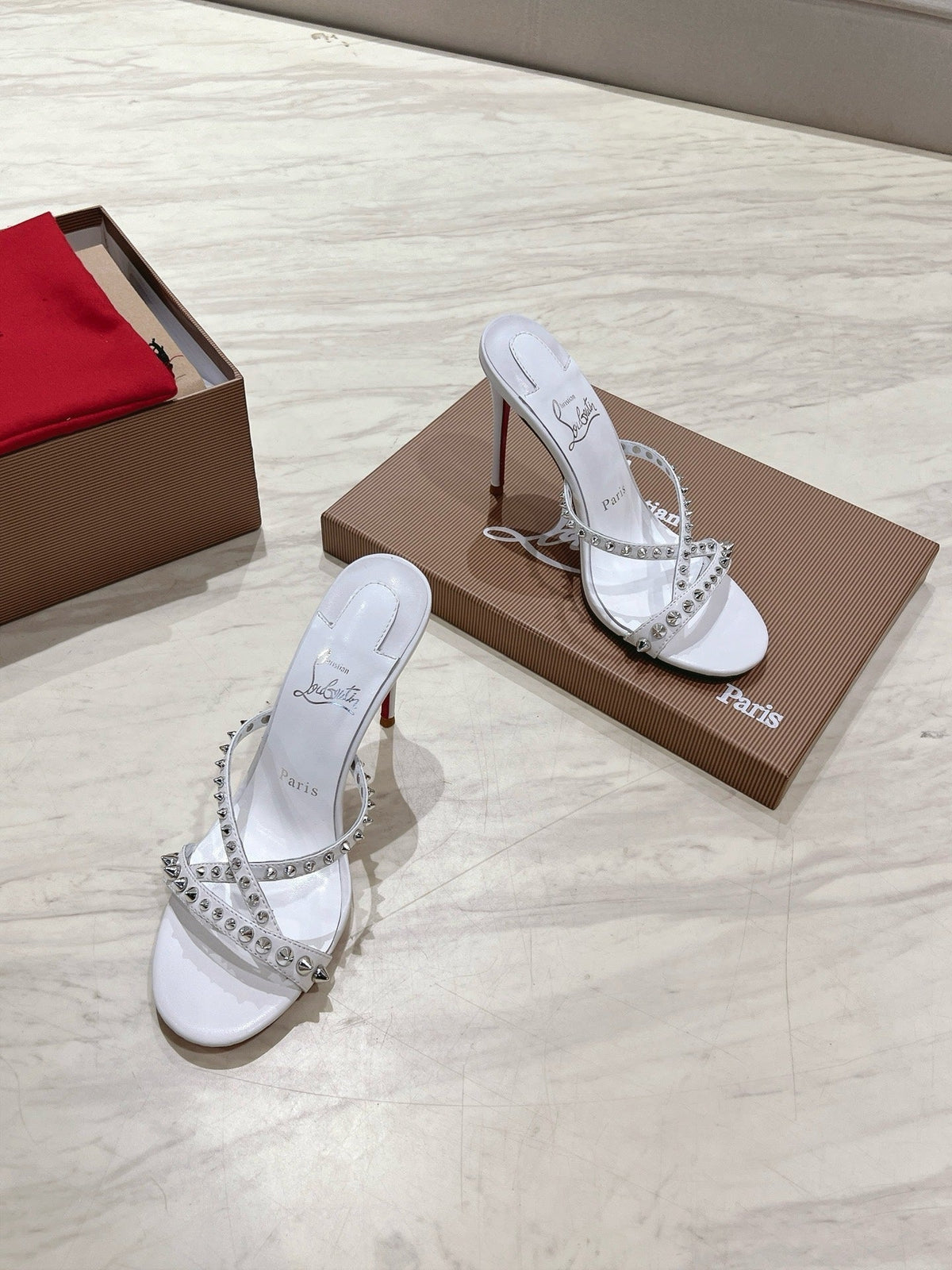 CL 25 Cross-Strap Slippers White Gloss Calf Patent Leather Rivets 314923