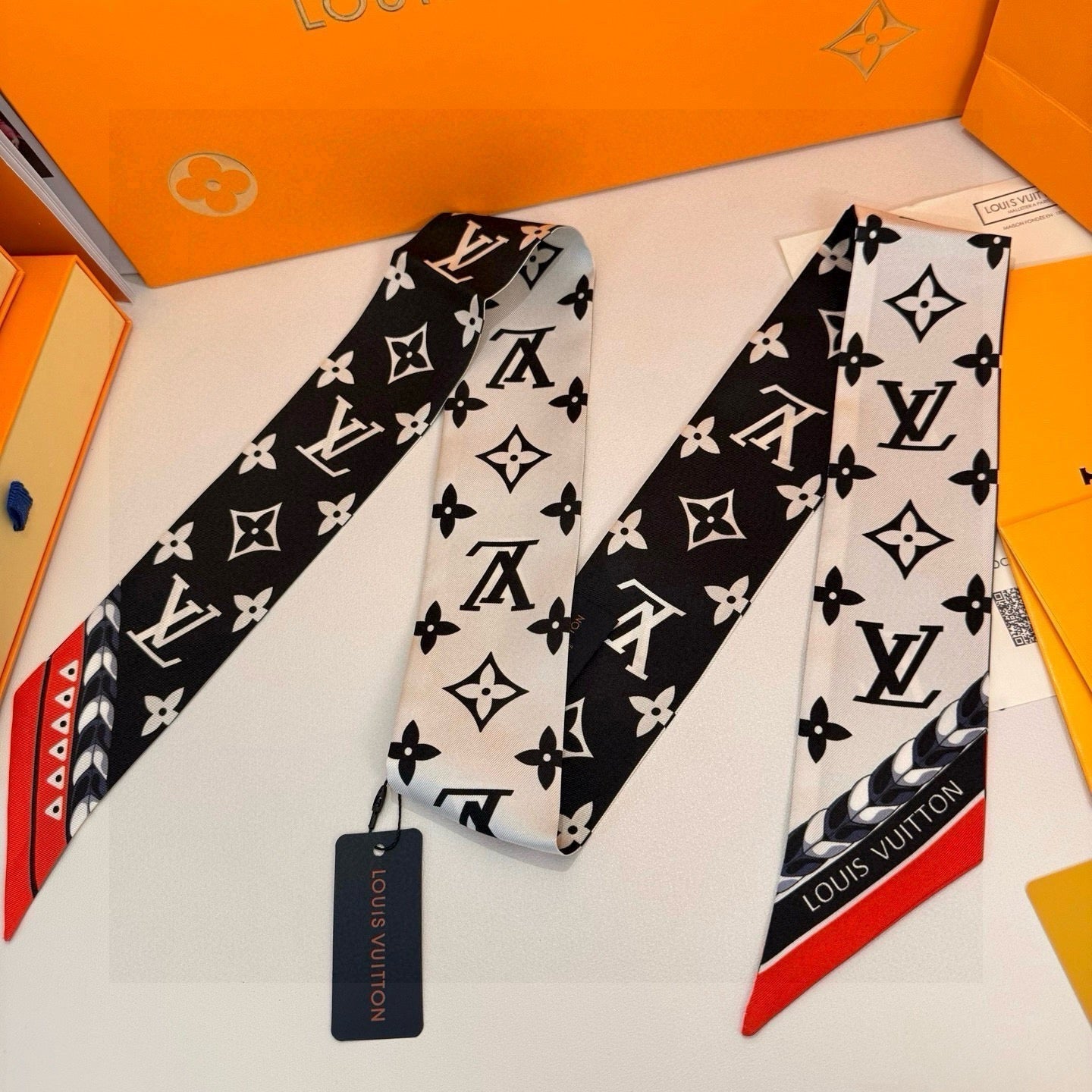LV  Twilly Mini Scarf 120 Black Beige Silk Twill 967459