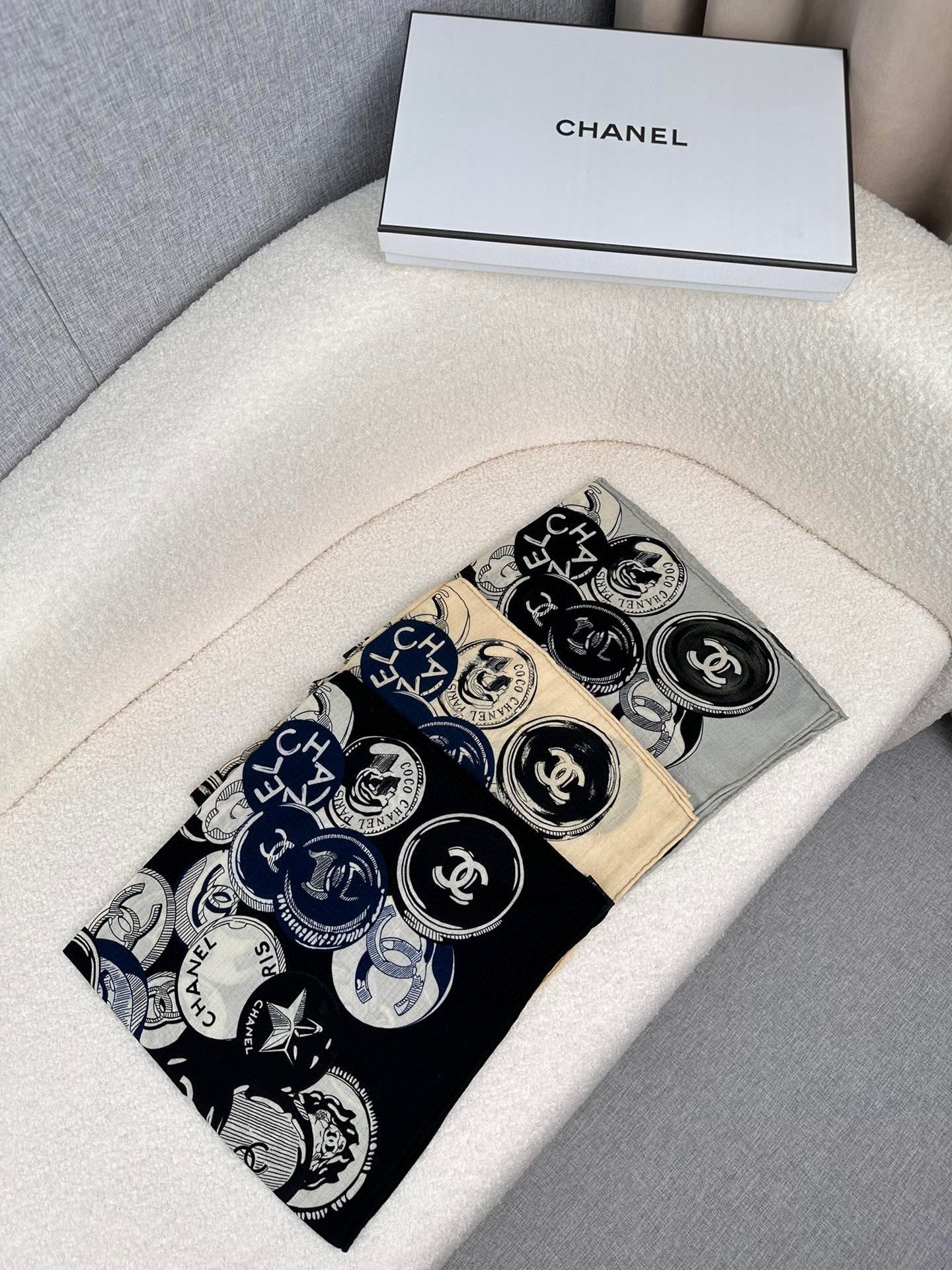 CC Square Scarf 70 CM In Grey Colorful Cashmere And Silk 399803