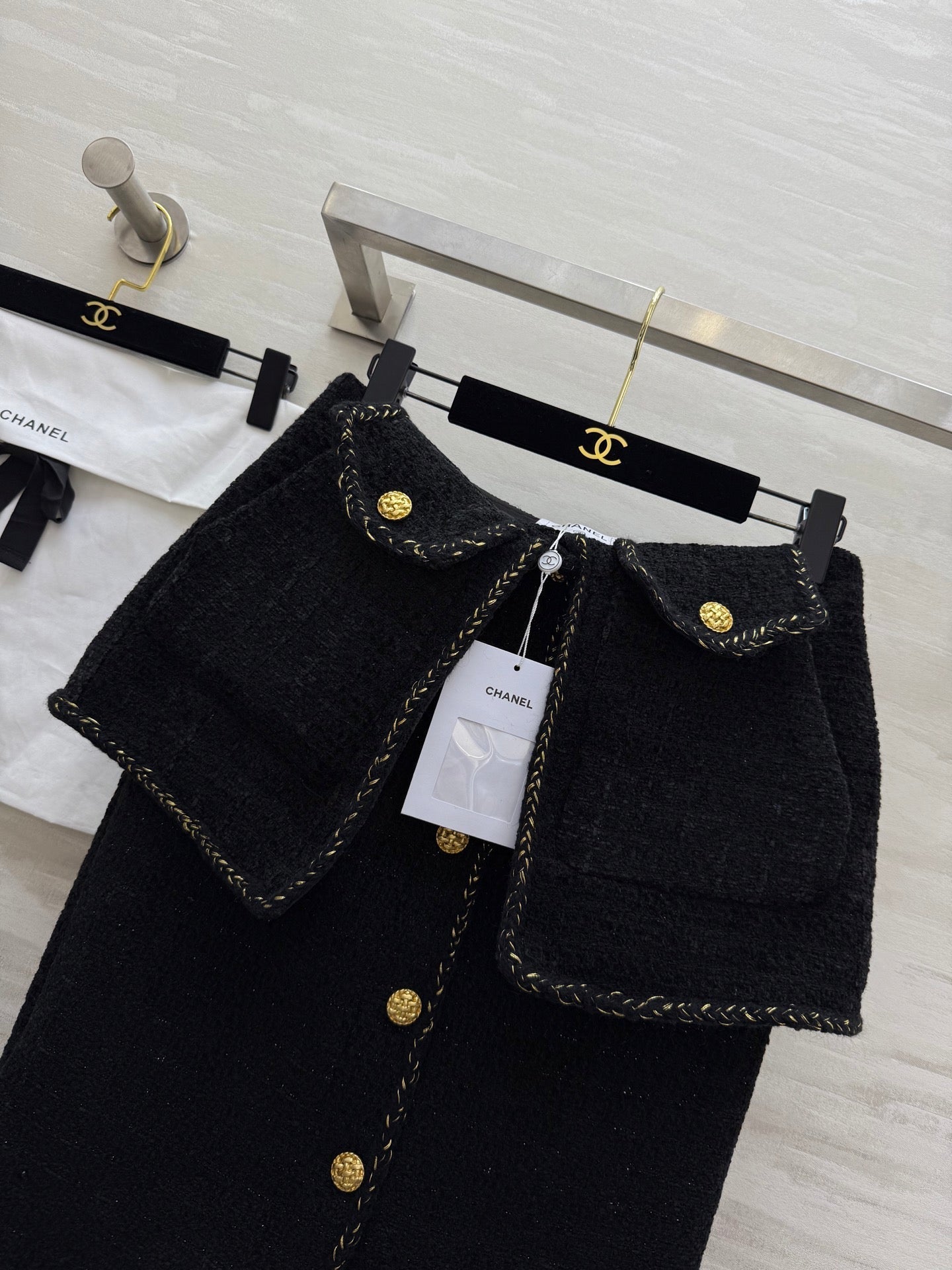 Chanel 2025 Gold Buckle Two-Piece Skirt Black Woven Tweed Fabric 319481