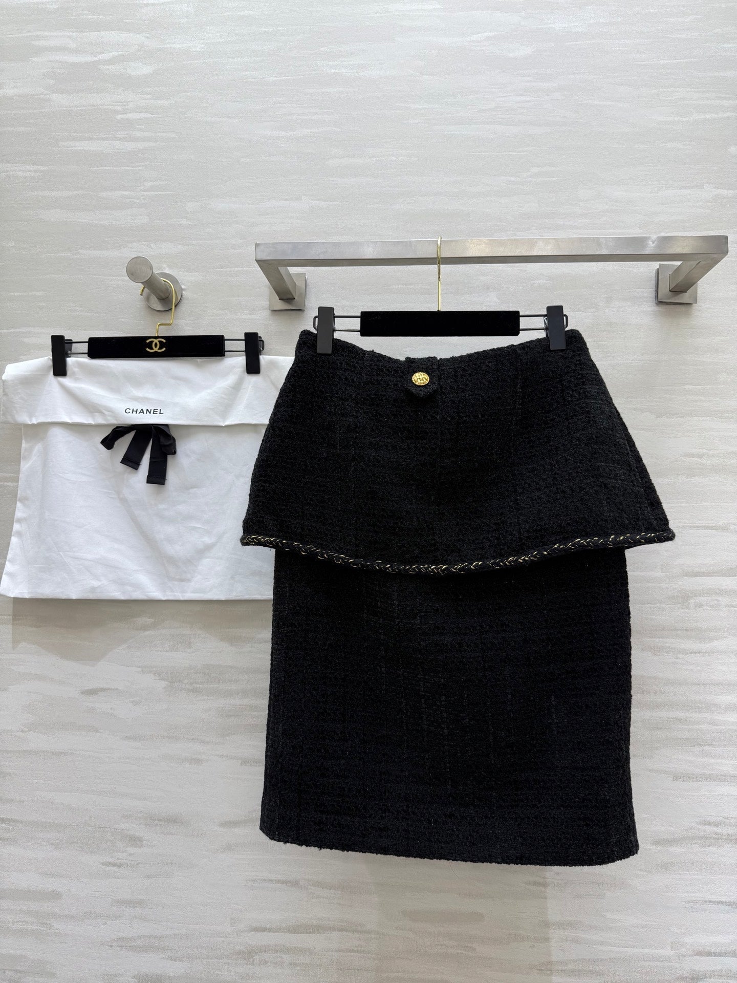 Chanel 2025 Gold Buckle Two-Piece Skirt Black Woven Tweed Fabric 319481