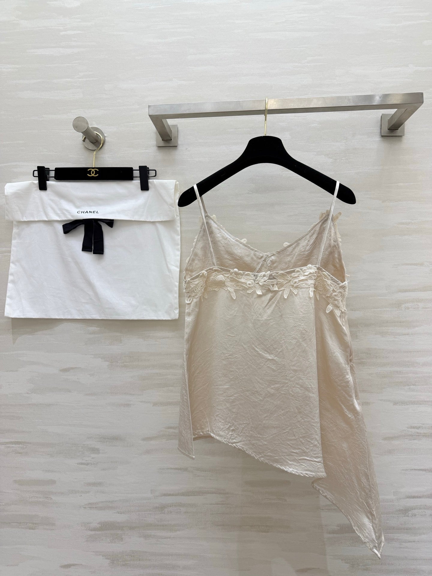 Chanel 2026 Heavy-duty Floral Camisole Cream Acetate Satin 216618