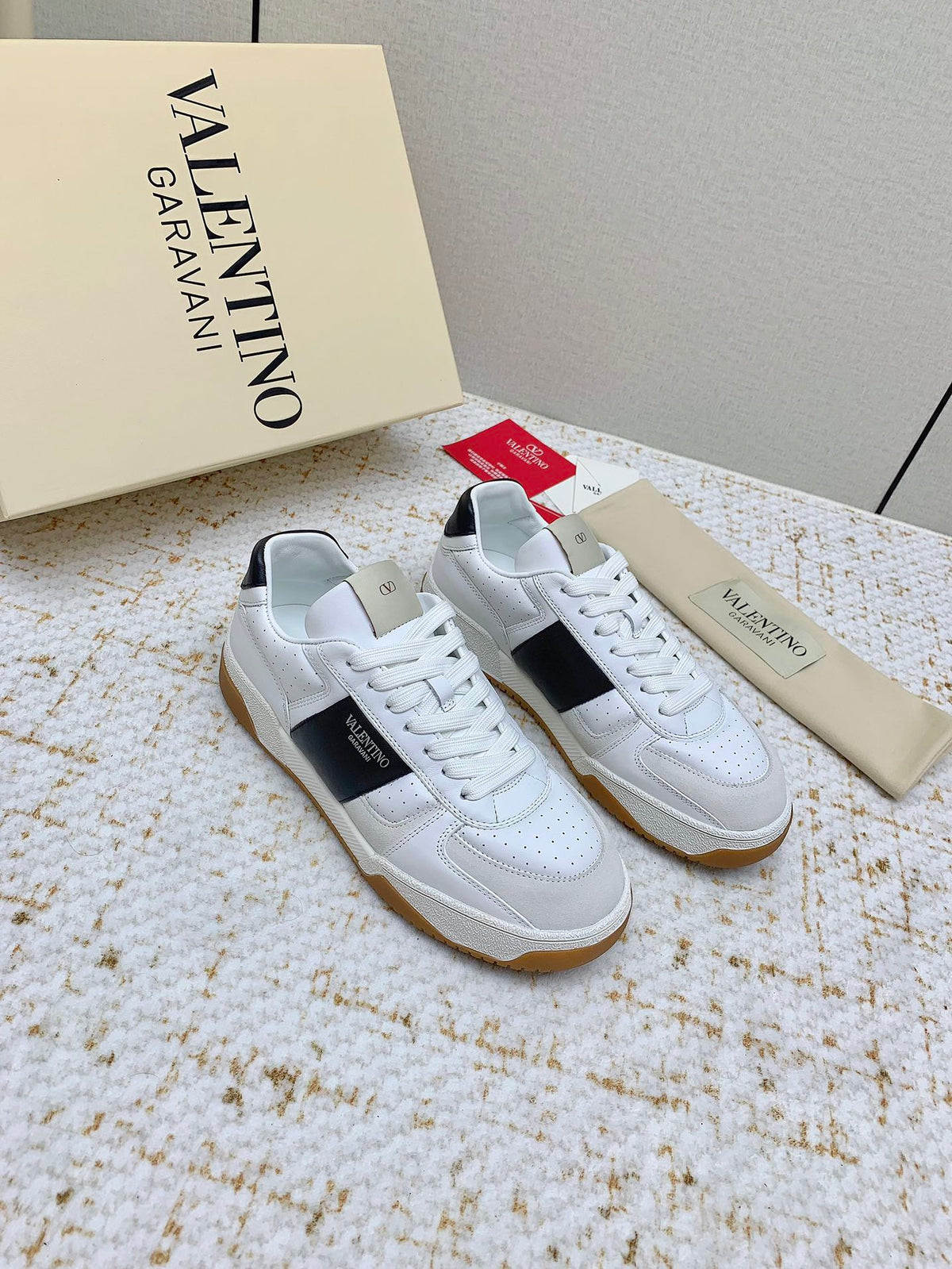 VT 25 Low Top Garavani Sneaker White Blue Cowhide 331678