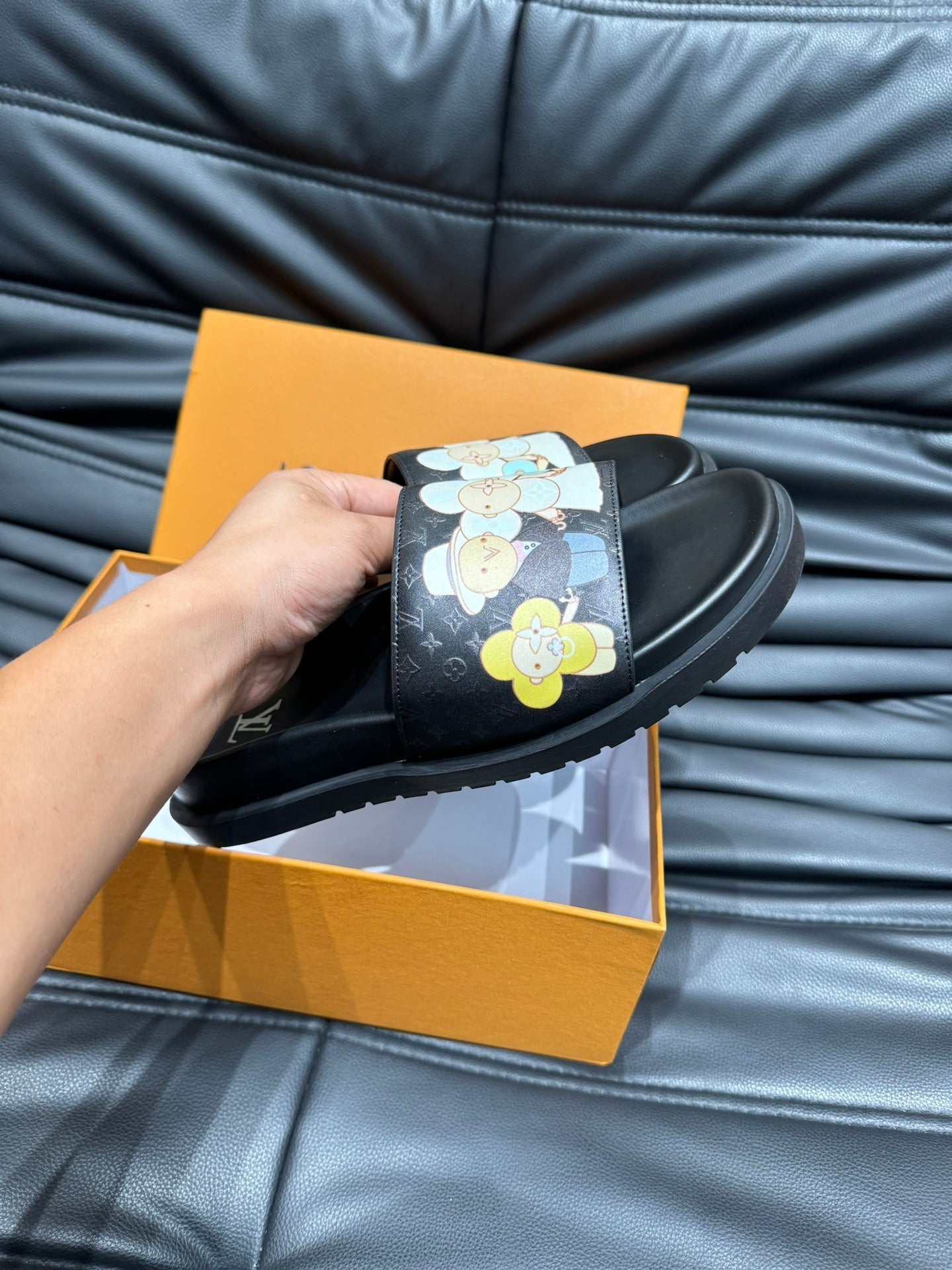 LV SLIPPERS IN BLACK MONOGRAM CALFSKIN