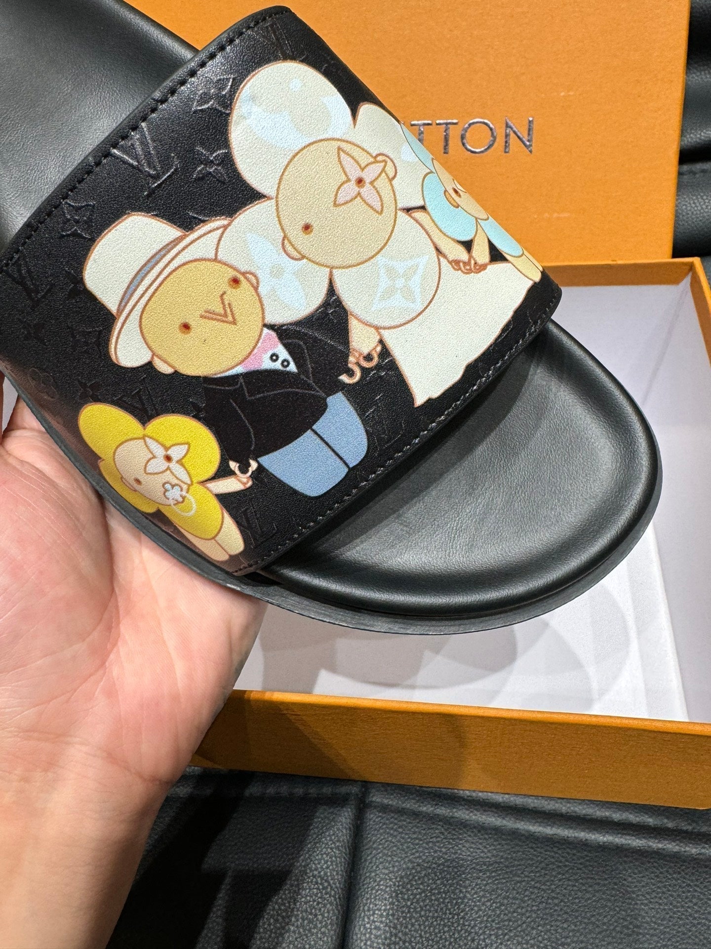 LV SLIPPERS IN BLACK MONOGRAM CALFSKIN