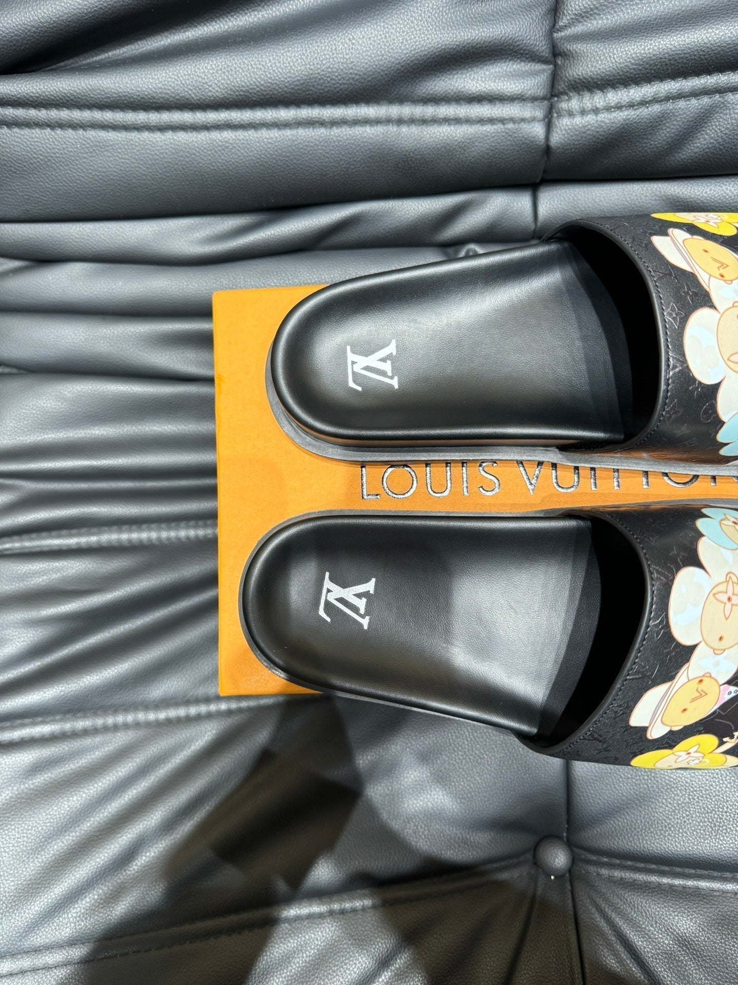 LV SLIPPERS IN BLACK MONOGRAM CALFSKIN