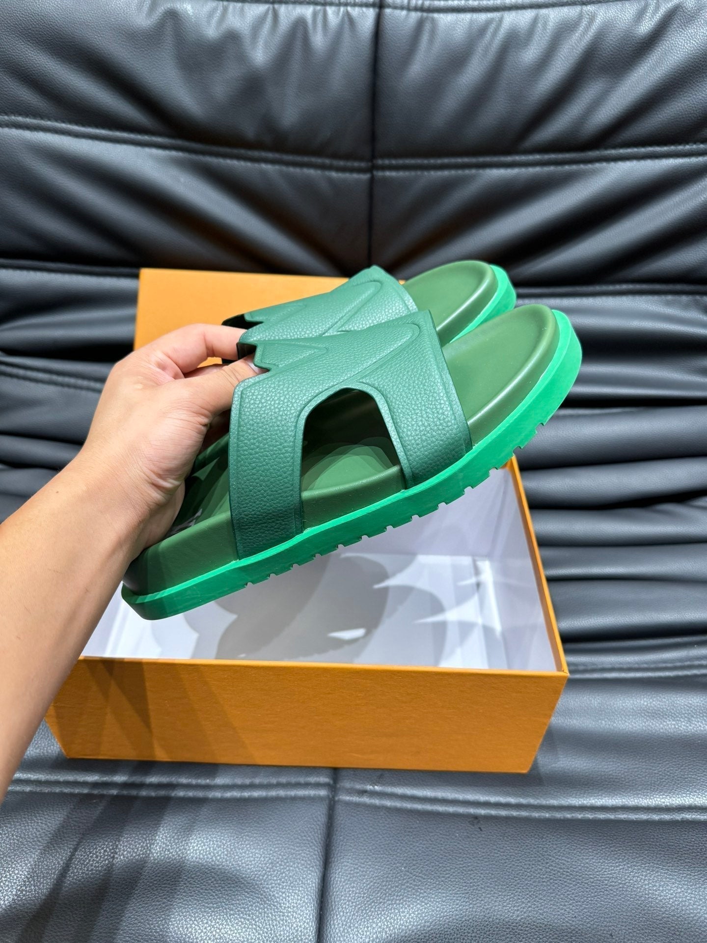 LV OASIS MULE IN SEA GREEN CALFSKIN