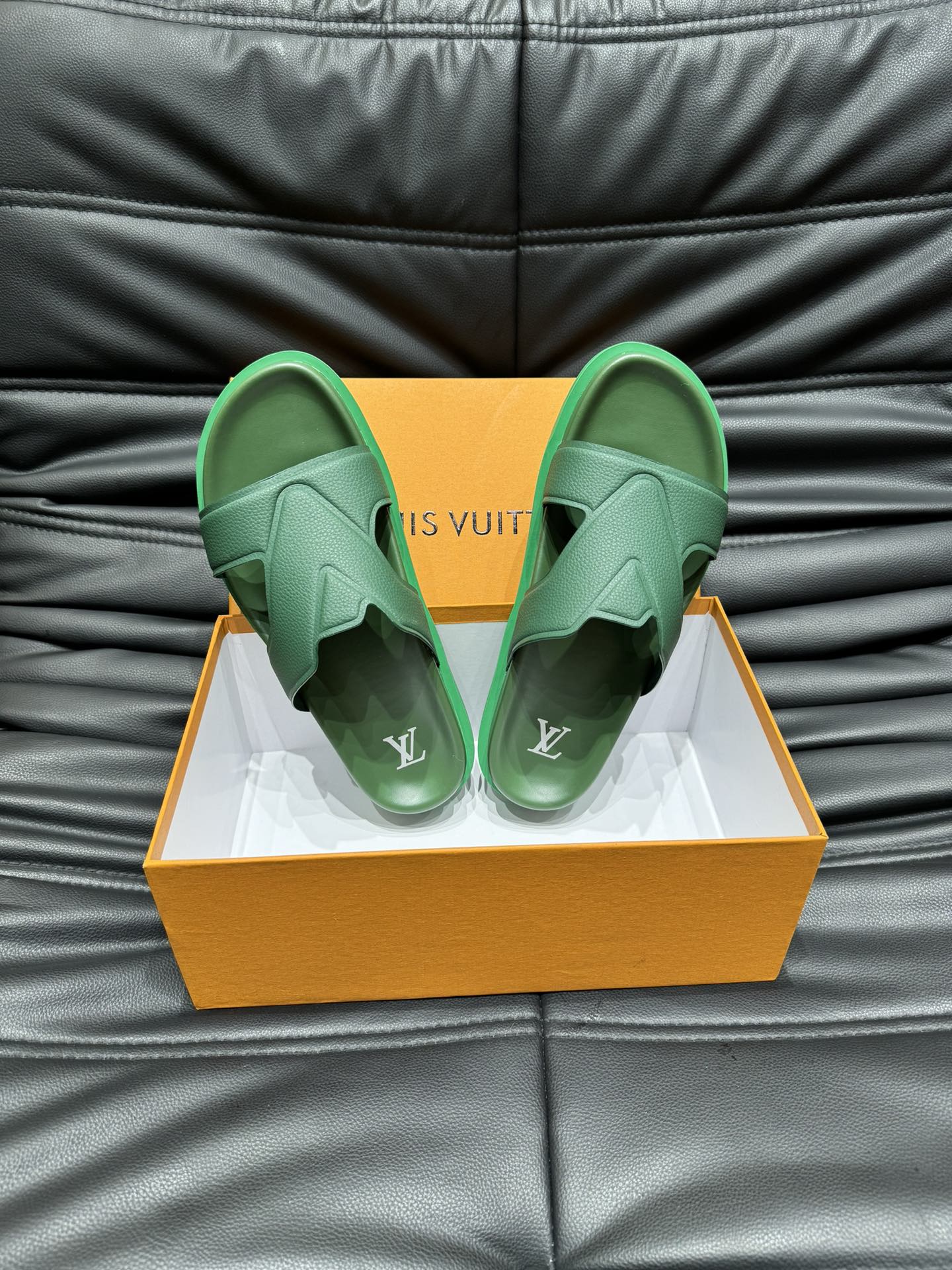 LV OASIS MULE IN SEA GREEN CALFSKIN