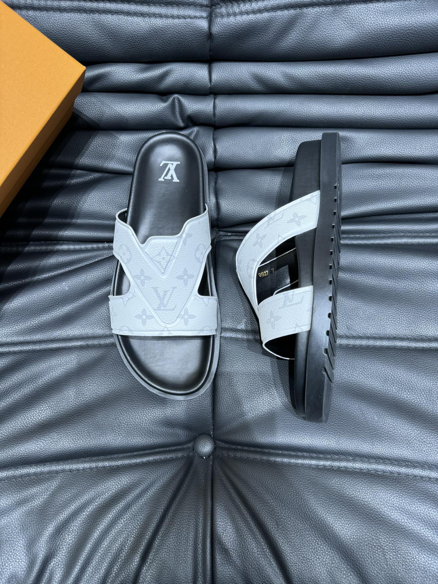 LV OASIS MULE IN WHITE MONOGRAM CALFSKIN