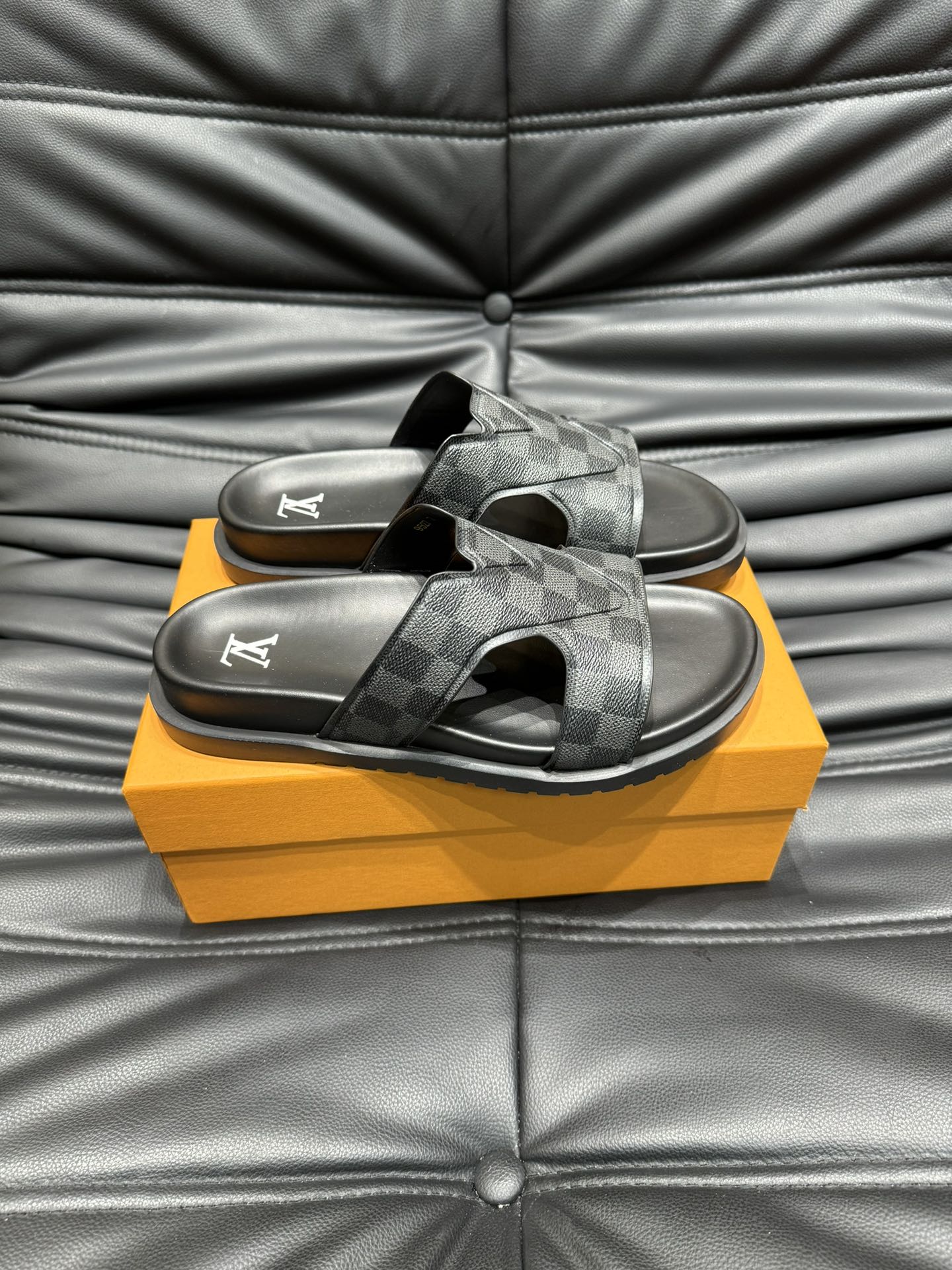 LV OASIS MULE IN BLACK DAMIER CALFSKIN