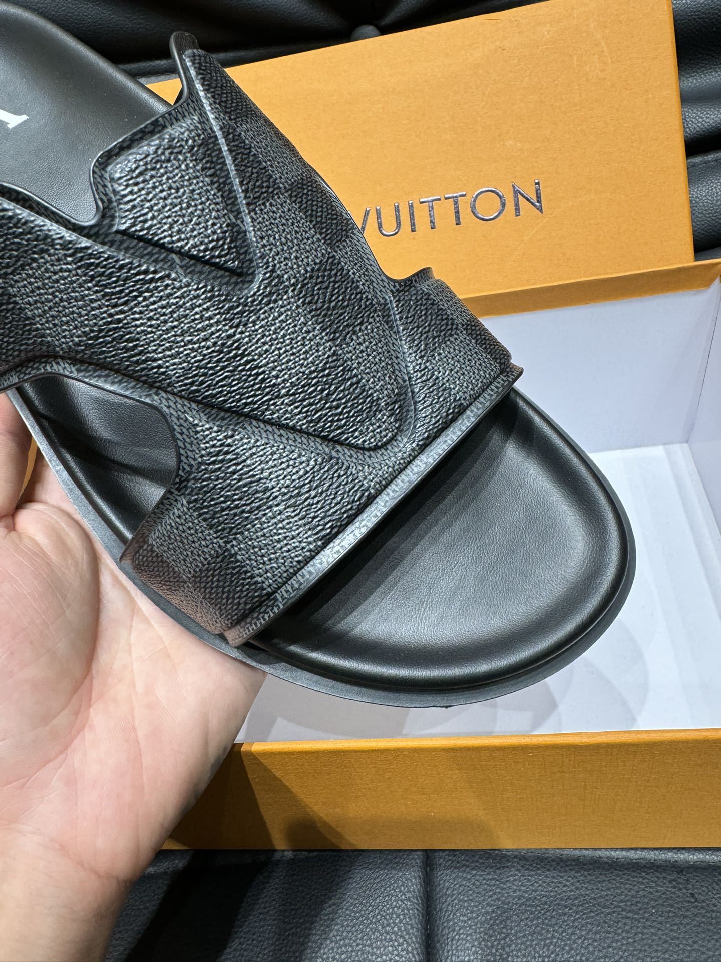 LV OASIS MULE IN BLACK DAMIER CALFSKIN