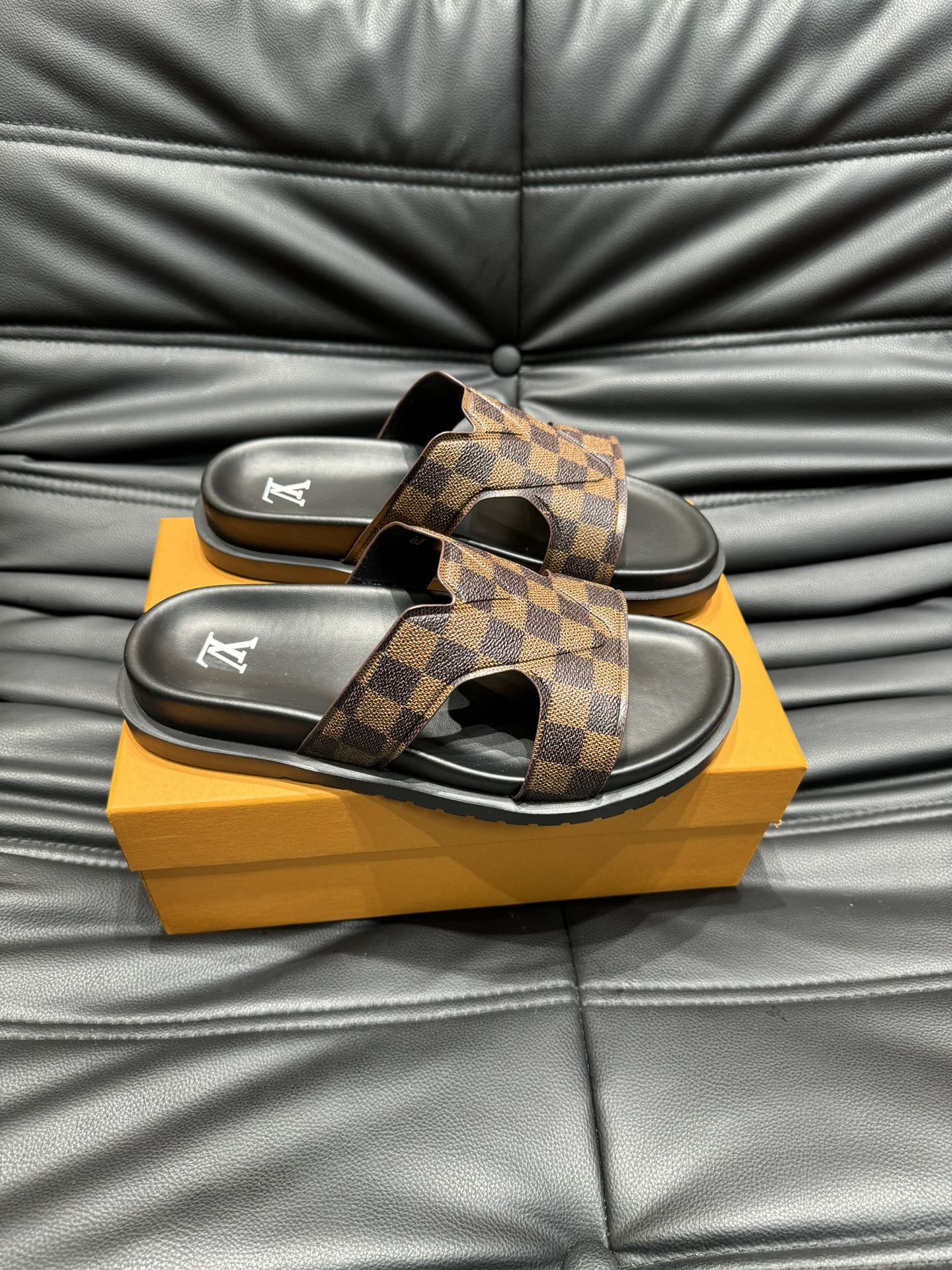 LV OASIS MULE IN CHOCOLATE BROWN DAMIER CALFSKIN