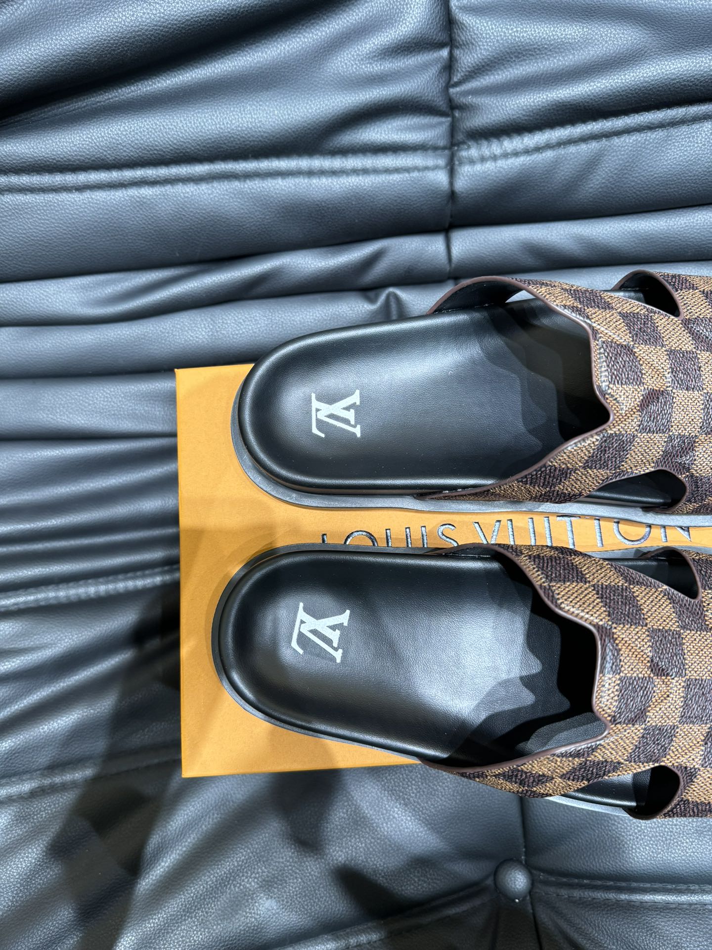 LV OASIS MULE IN CHOCOLATE BROWN DAMIER CALFSKIN