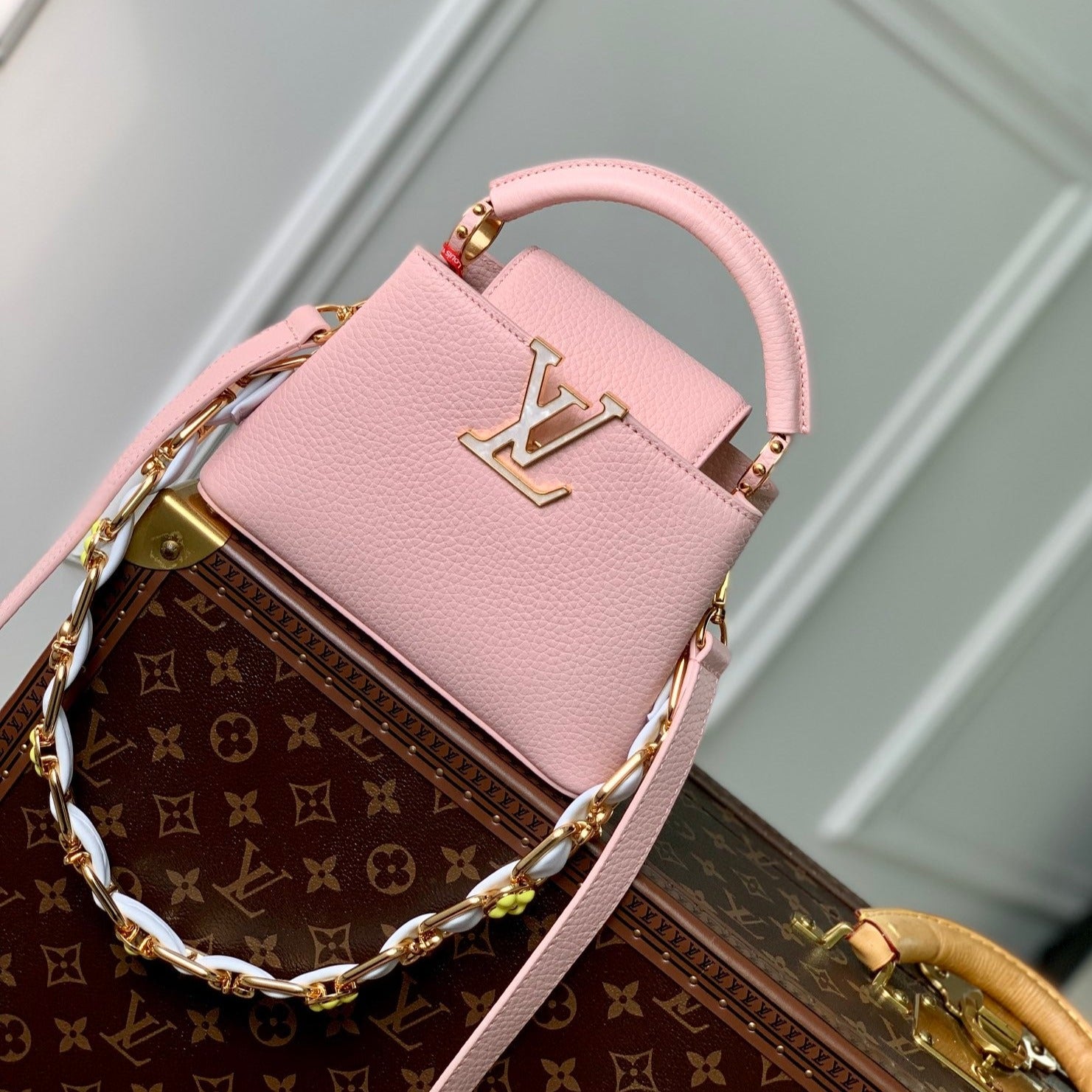 CAPUCINES MINI 21 PINK TAURILLON MOP GOLD HARDWARE