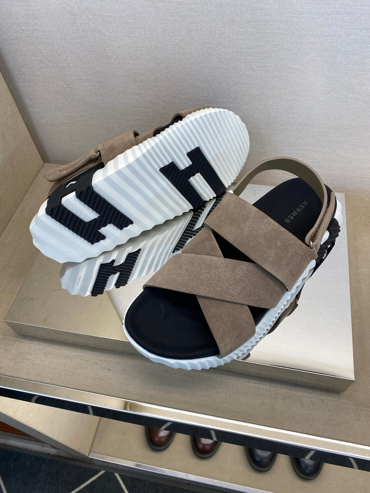 HM Men's Electric Sandals Beige Suede 602593