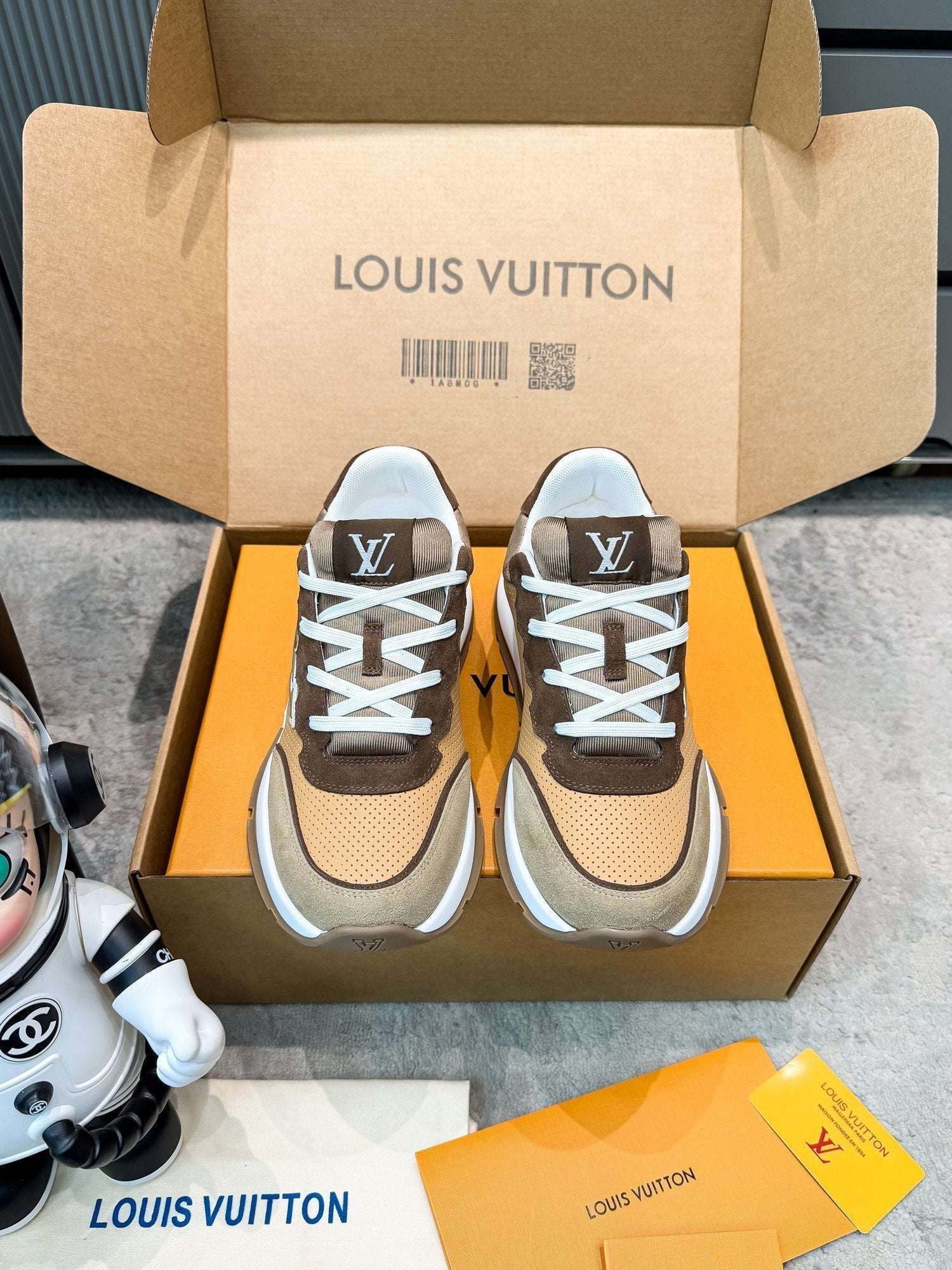 LV 26ss Classic Sneaker Brown Beige Mesh Suede 625424