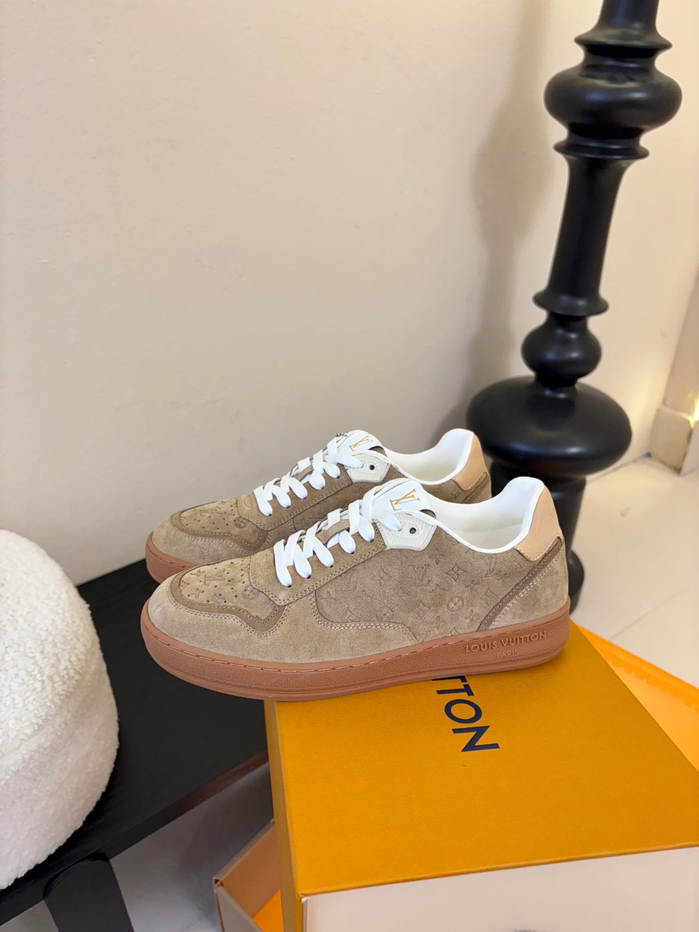 LV 26ss Lagoon Sneaker Light Brown Suede 627297