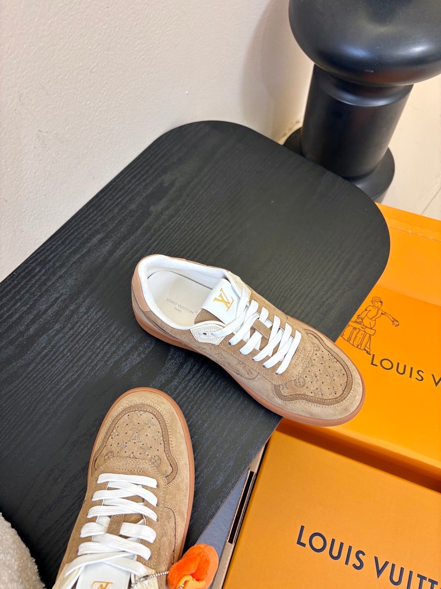 LV 26ss Lagoon Sneaker Light Brown Suede 627297