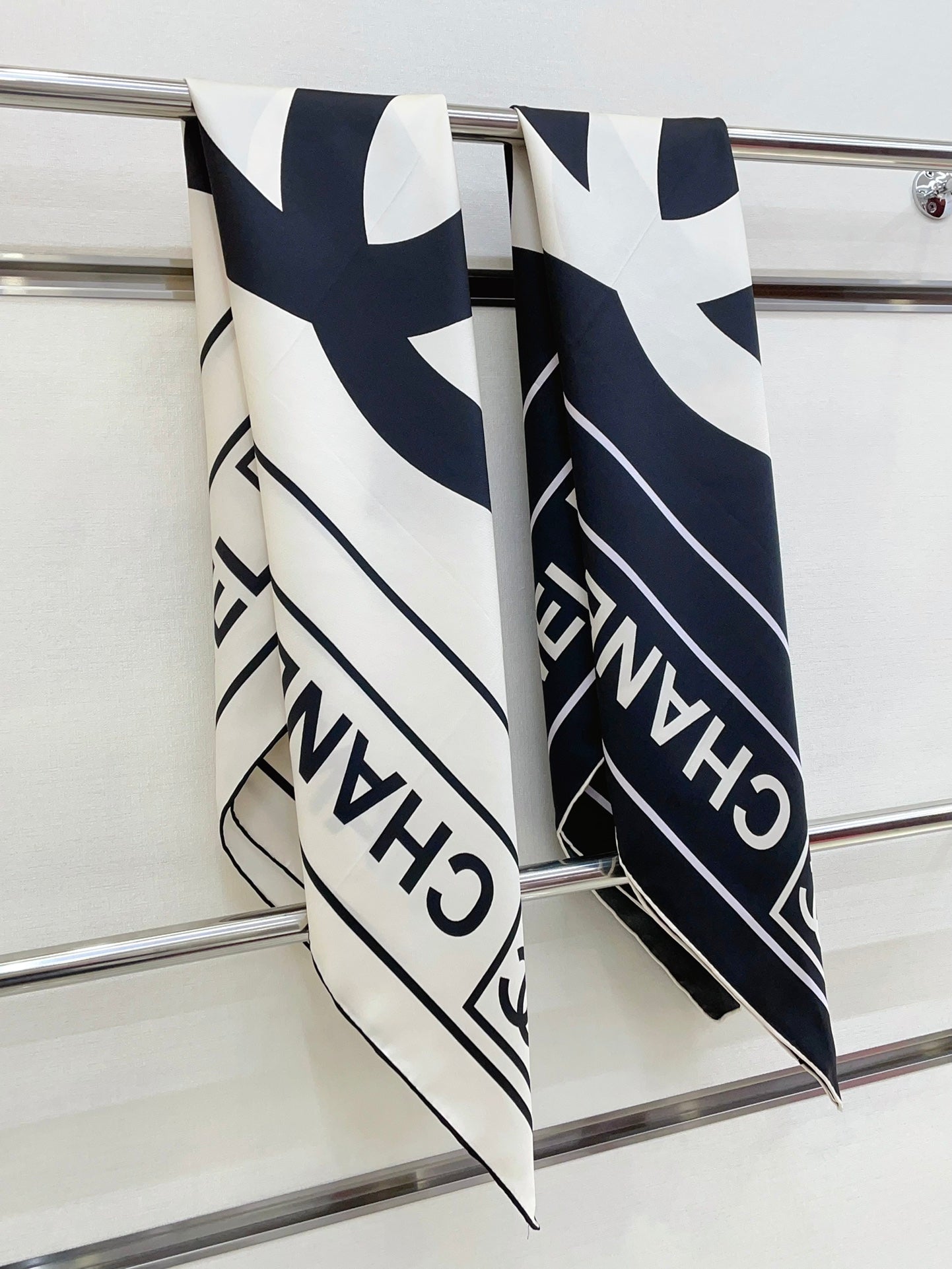 CC Square Scarf 90 CM In Black Mix White Silk Twill  167961