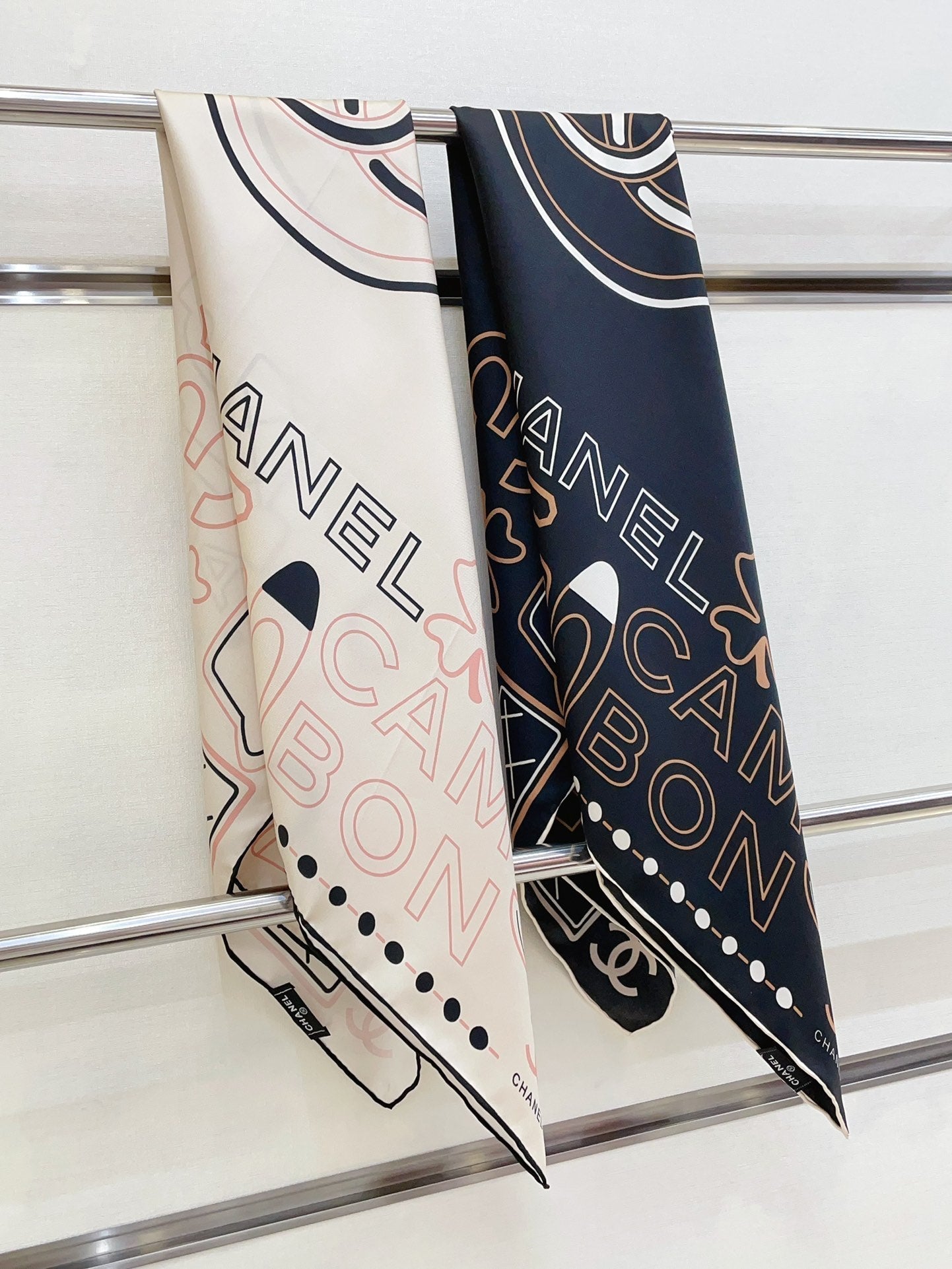 CC Square Scarf 90 CM In Black Mix Beige White Silk Twill 165002