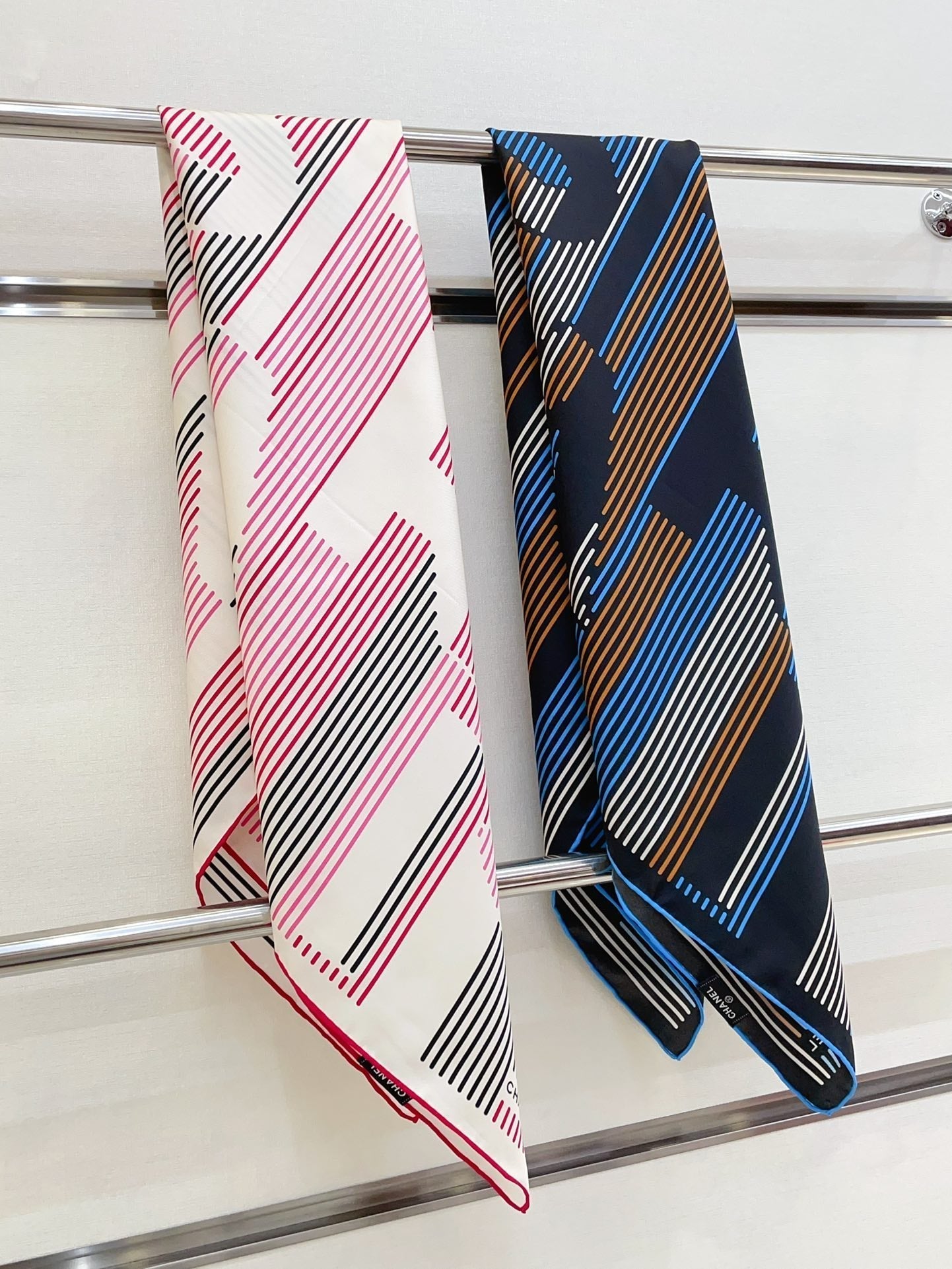 CC Square Scarf 90 CM In Colorful Silk Twill 190035