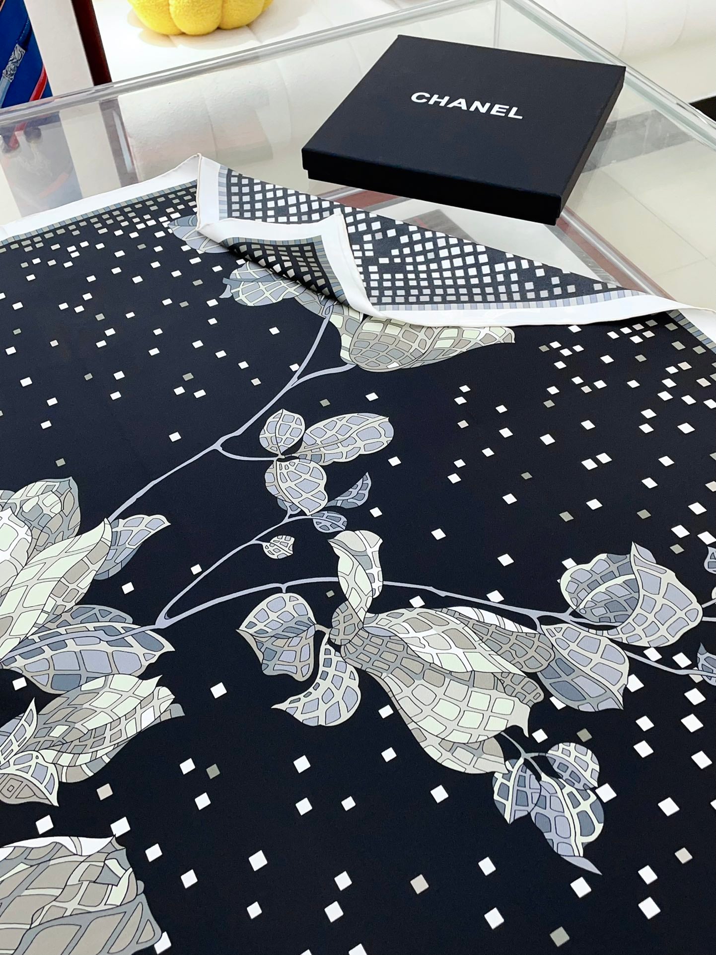 CC Square Scarf 90 CM In Black Camellia Silk Twill  193837