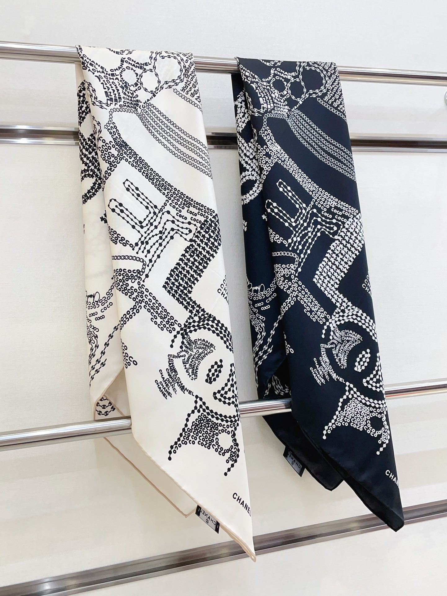 CC Square Scarf 90 CM In White Black Silk Twill  198569