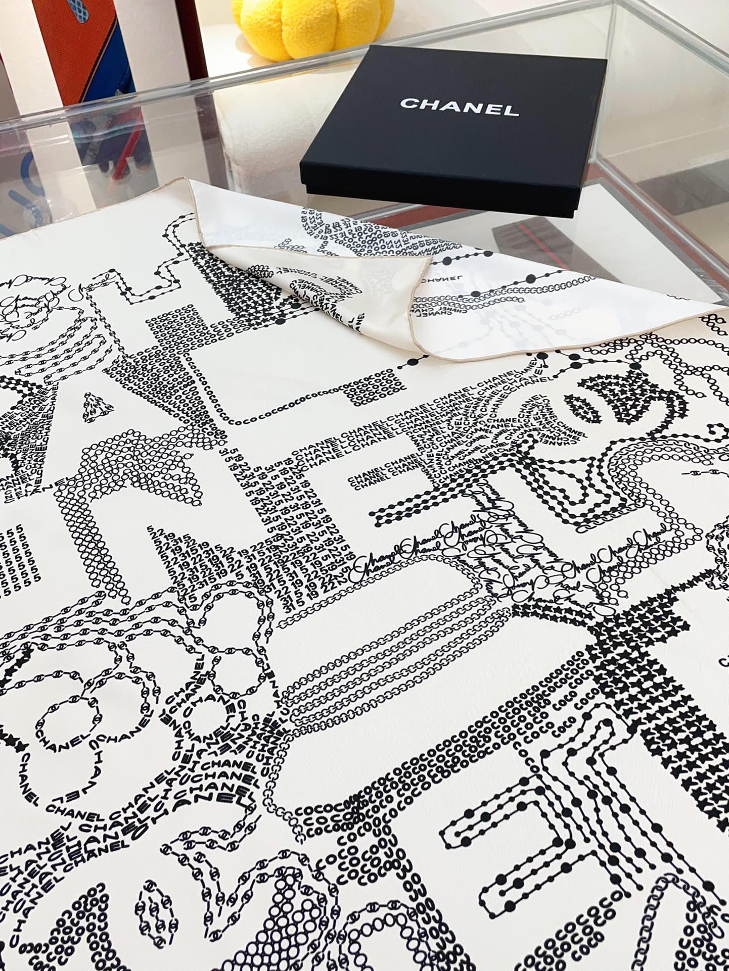 CC Square Scarf 90 CM In White Black Silk Twill  198569