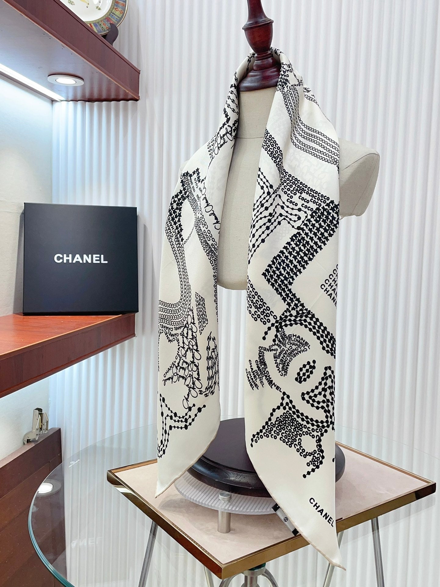 CC Square Scarf 90 CM In White Black Silk Twill  198569
