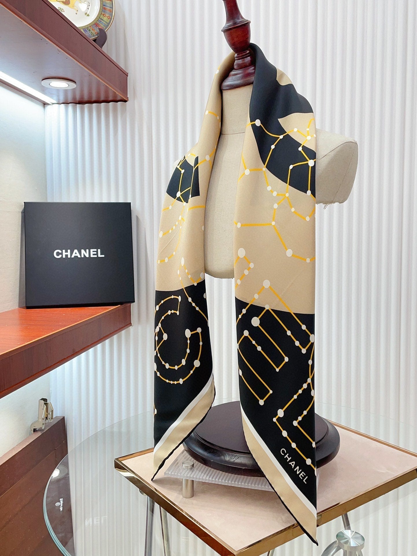 CC Square Scarf 90 CM In Black Mix Beige Silk Twill  206457