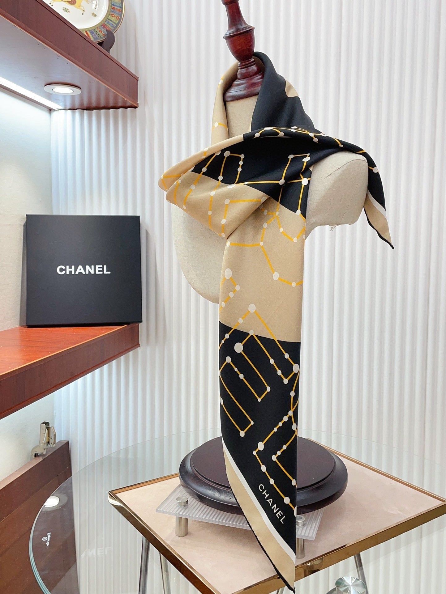 CC Square Scarf 90 CM In Black Mix Beige Silk Twill  206457
