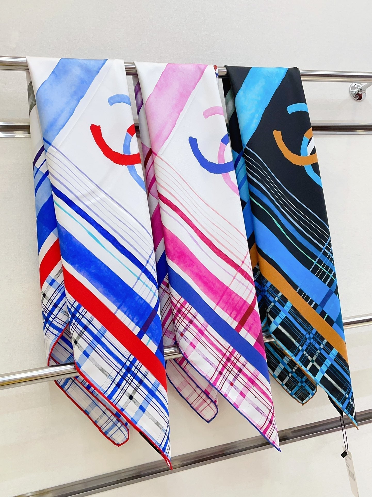 CC Square Scarf 90 CM In Colorful Silk Twill  217210