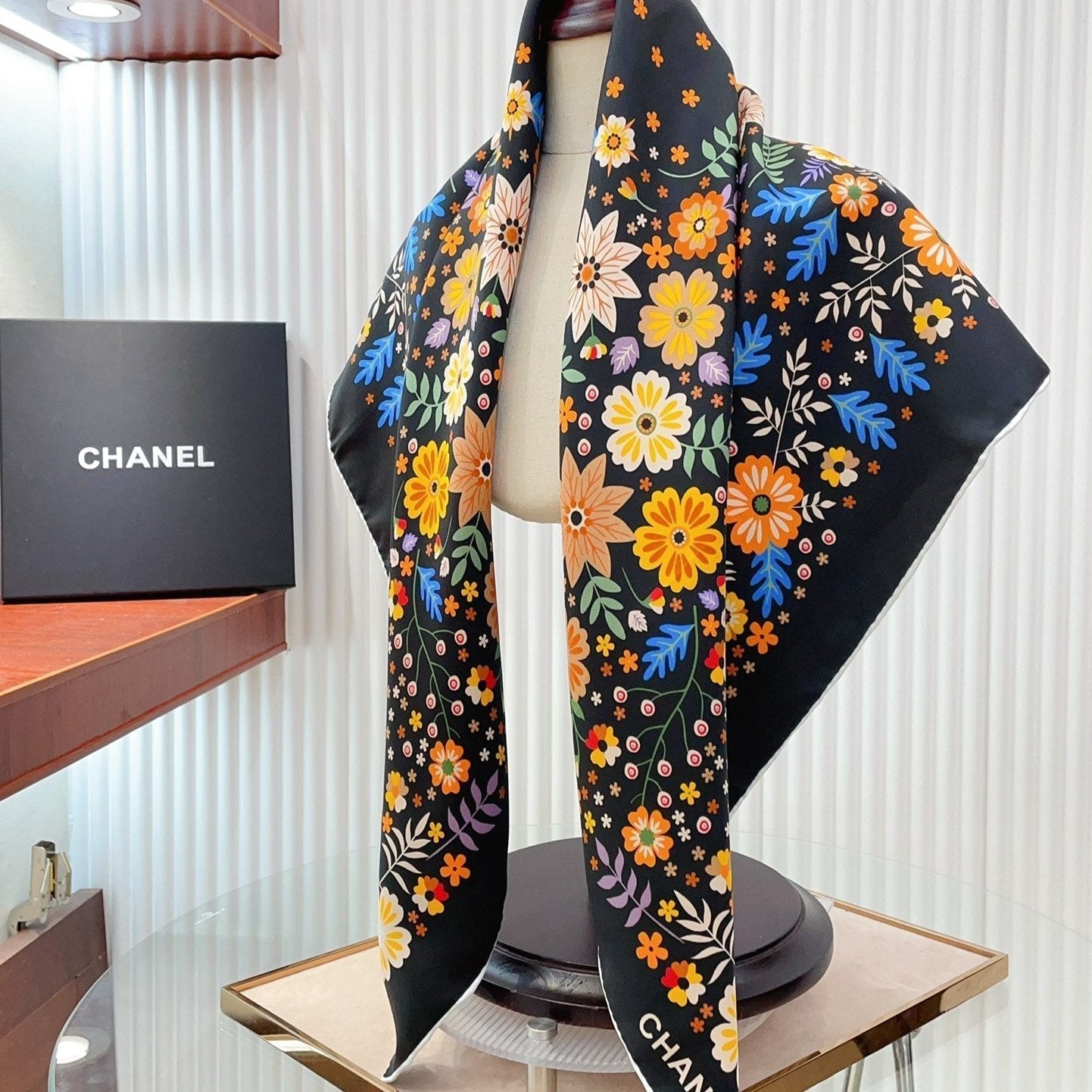 CC Square Scarf 90 CM In Black Colorful Silk Twill  234597