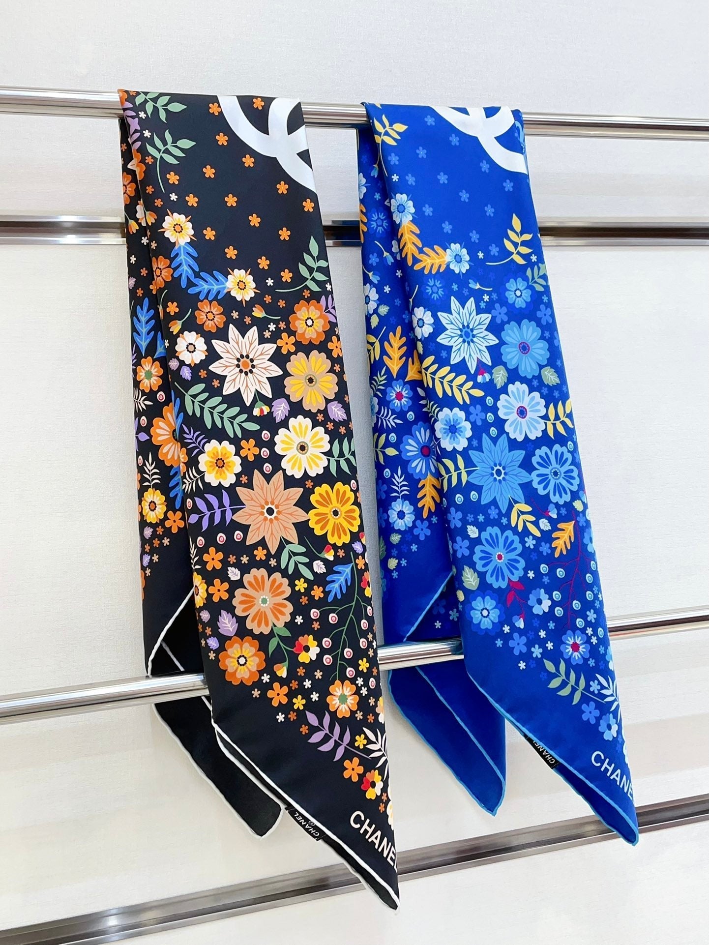 CC Square Scarf 90 CM In Black Colorful Silk Twill  234597